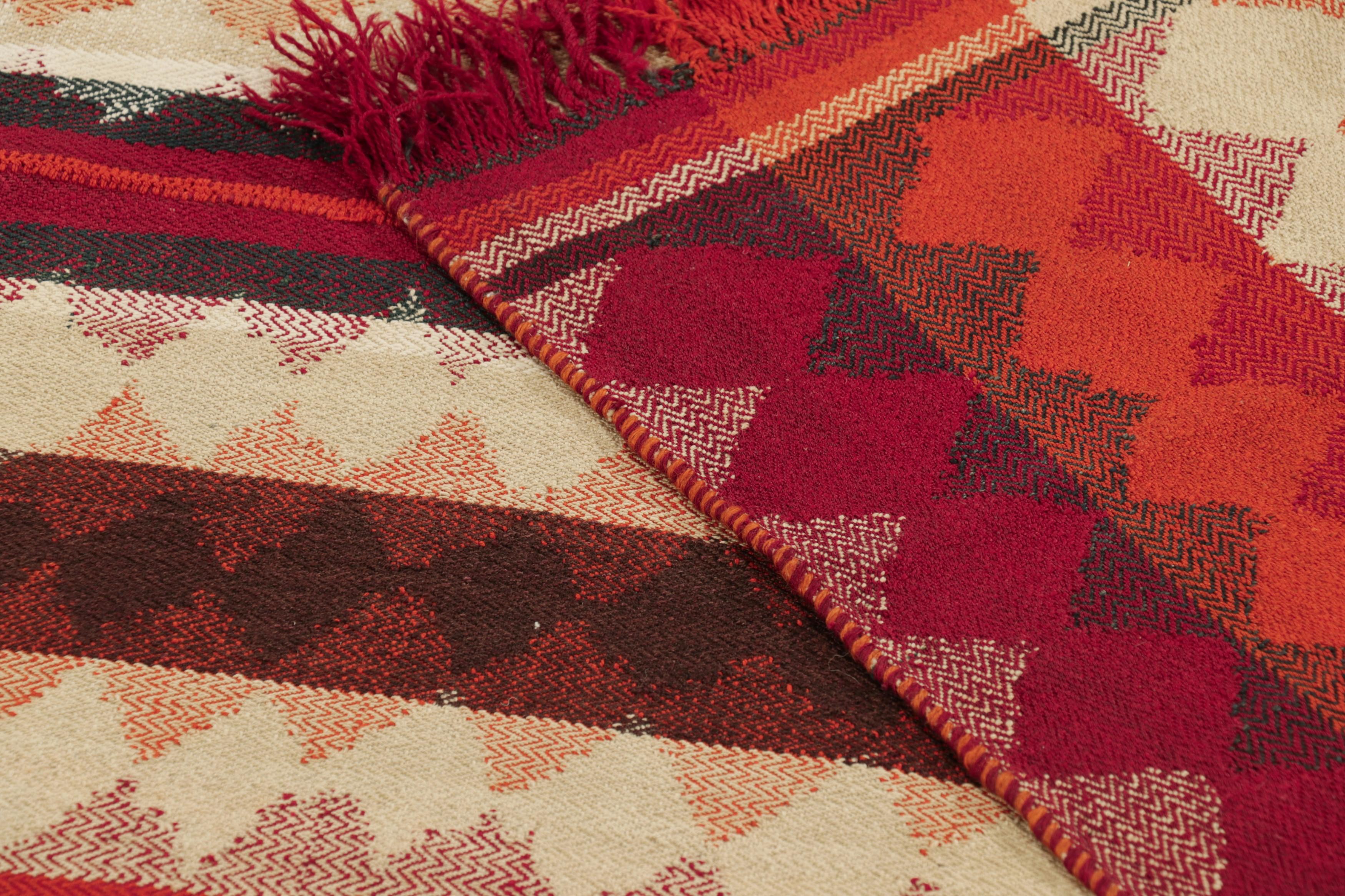 Kilim persa vintage Qashqai en rojo con rayas marrones, crema y óxido-Rug & Kilim Lana en venta