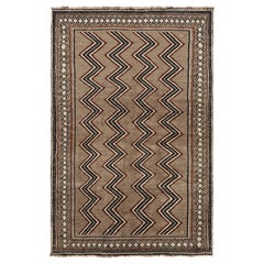 Tappeto persiano d'epoca Qashqai in beige-marrone con chevrons - Rug & Kilim