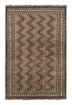 Alfombra persa vintage Qashqai en beige-marrón con galones - Rug & Kilim