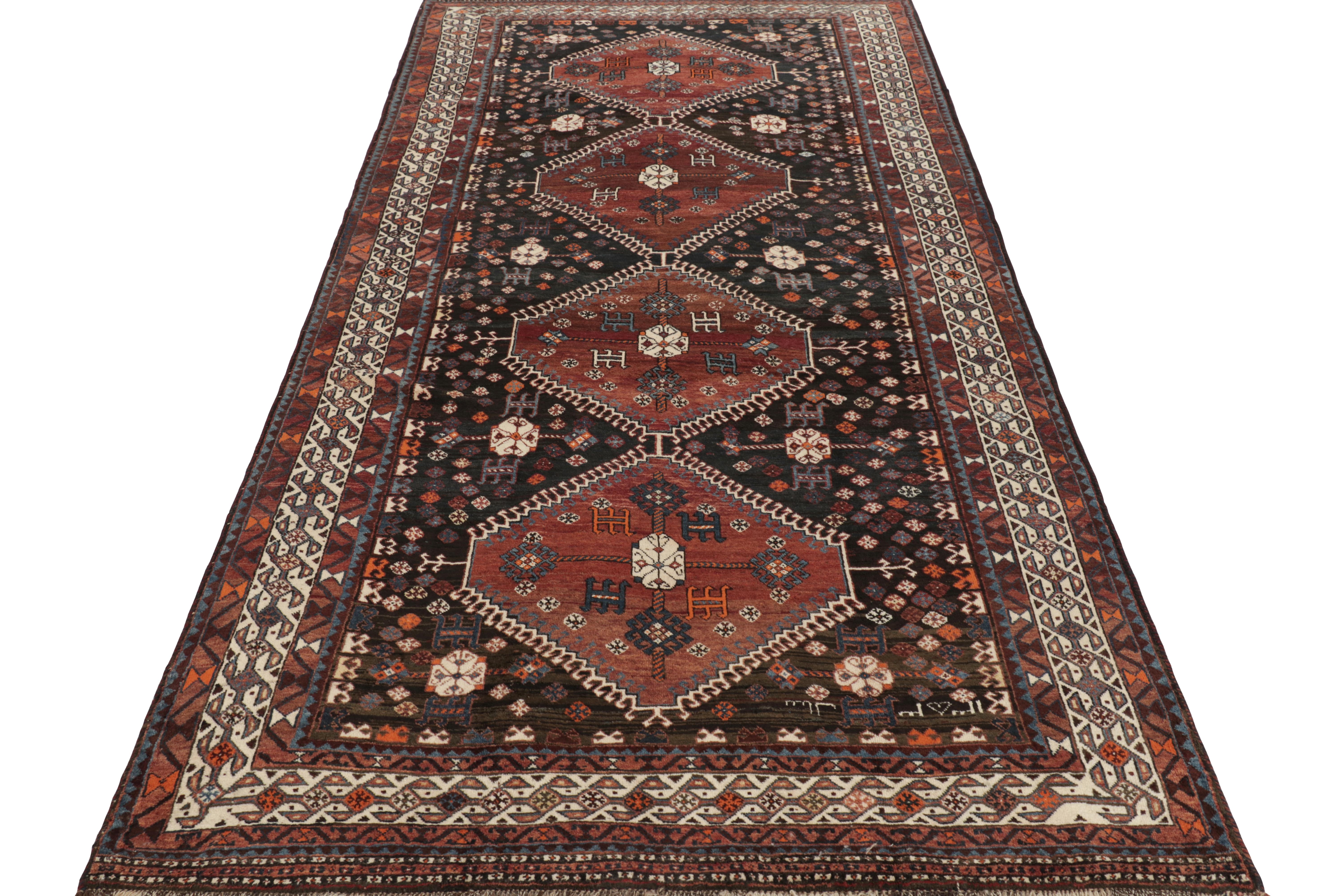 Annodato a mano Tappeto persiano vintage Qashqai nero con medaglioni - Rug & Kilim in vendita