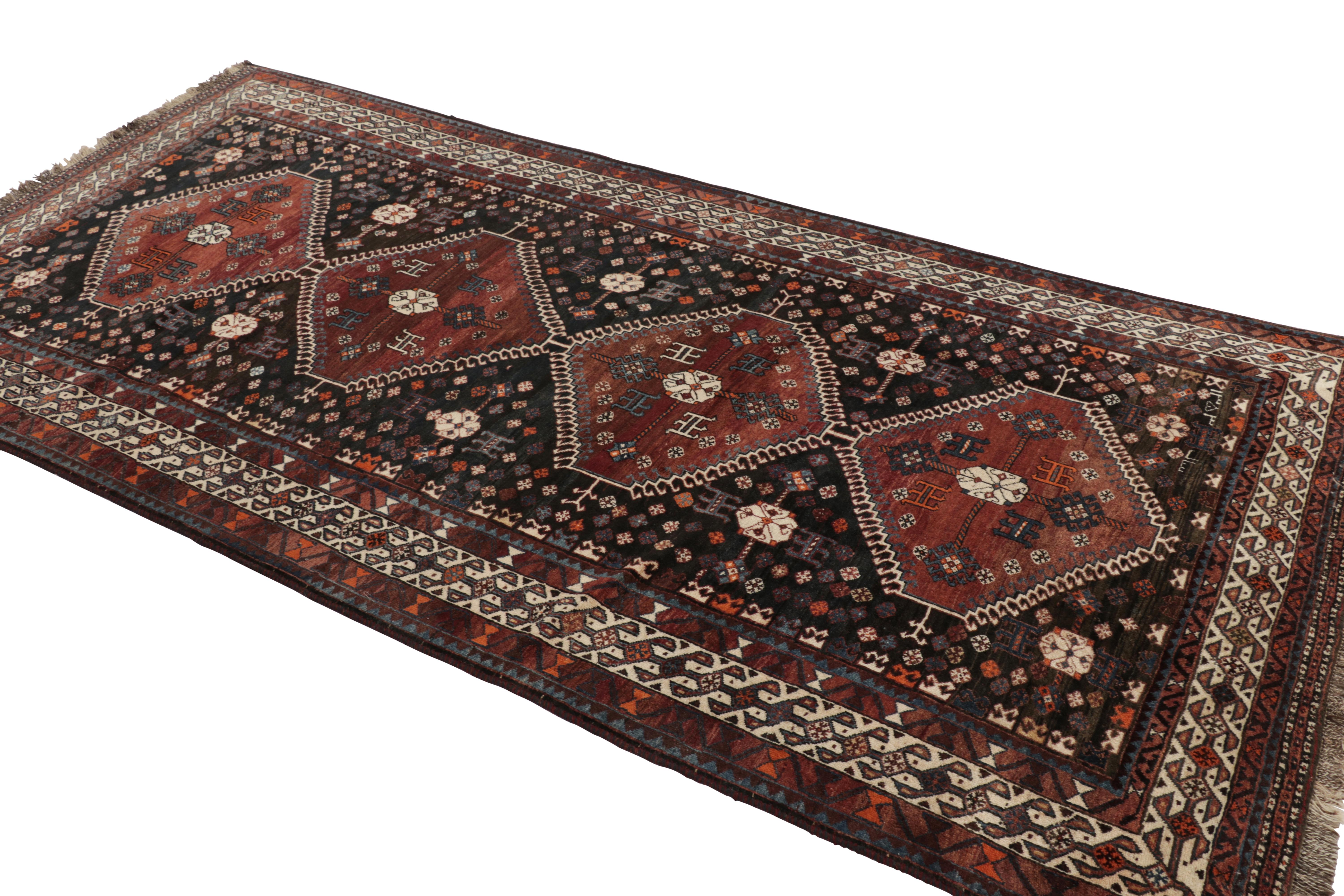 Tappeto persiano vintage Qashqai nero con medaglioni - Rug & Kilim In condizioni buone in vendita a Long Island City, NY