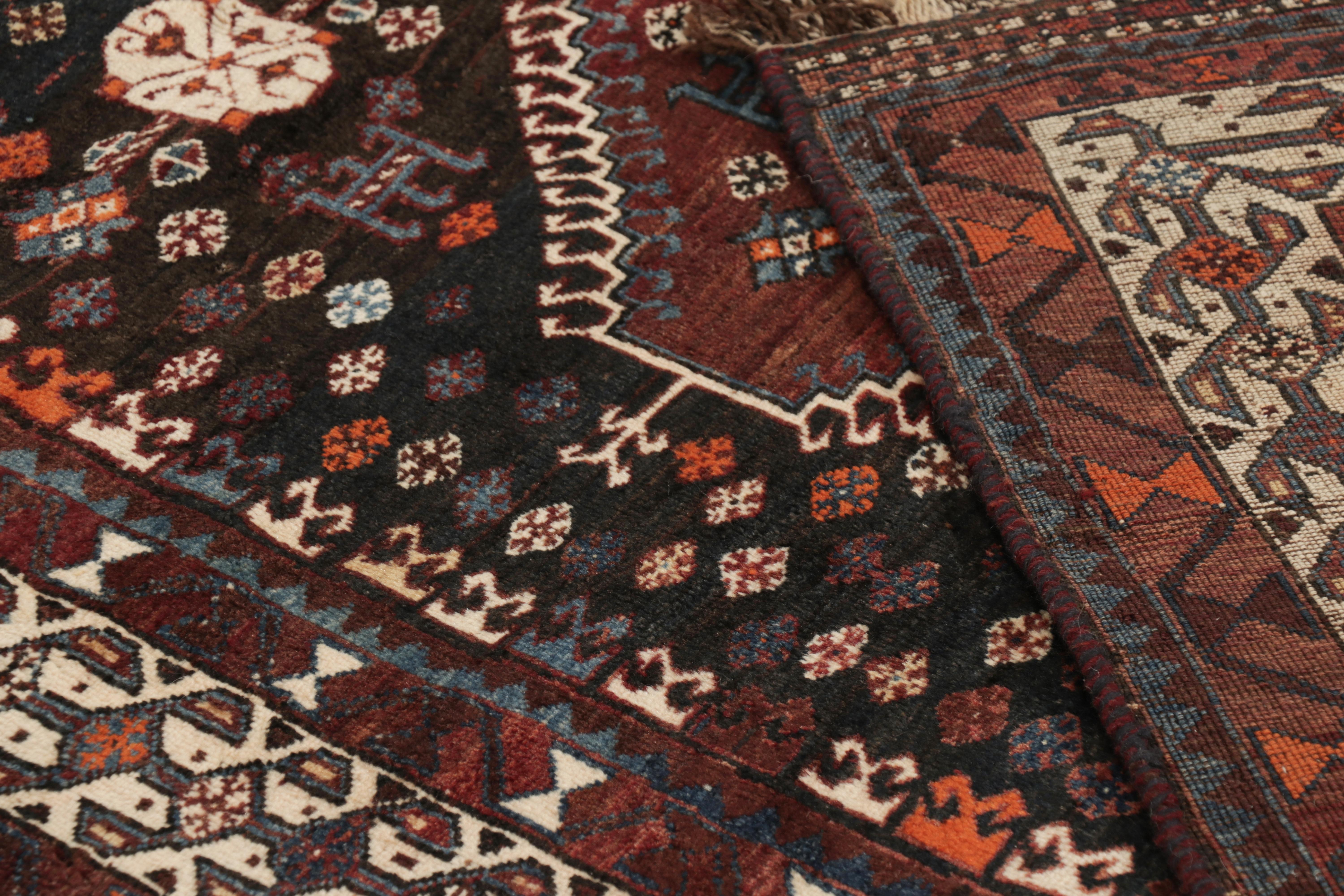 Tappeto persiano vintage Qashqai nero con medaglioni - Rug & Kilim in vendita 1