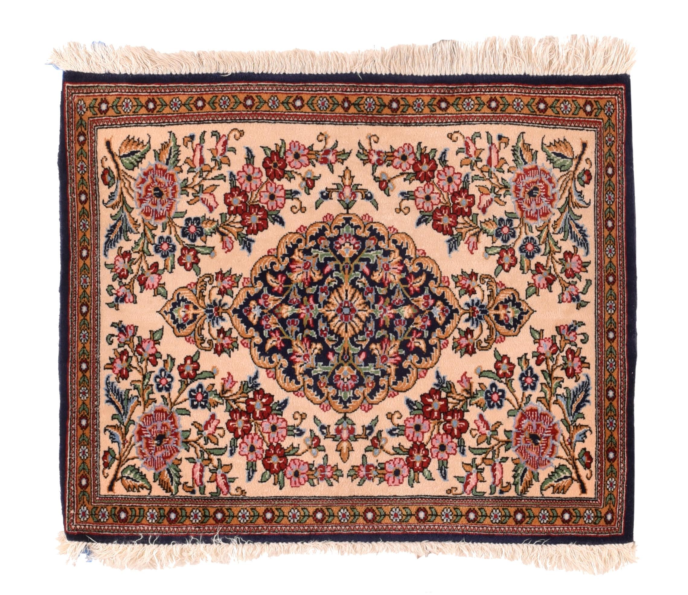 Qashqai-Teppich im Vintage-Stil 2'1'' x 2'3'' (Ende des 20. Jahrhunderts) im Angebot