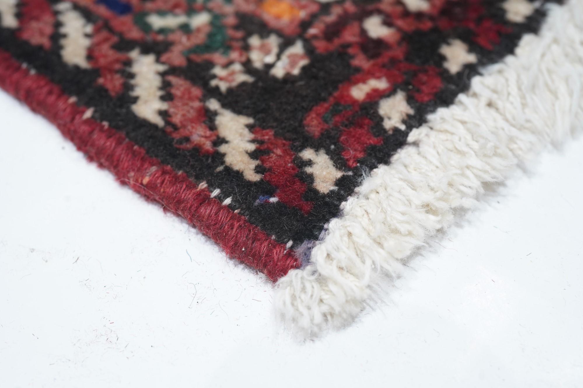 Vintage Qashqai Rug In Good Condition For Sale In New York, NY