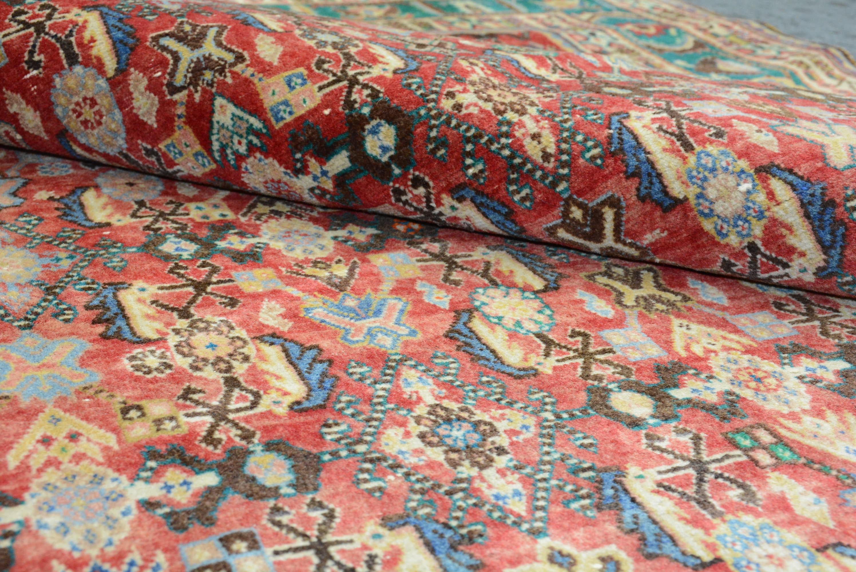 Vintage Qashqai Shiraz Carpet For Sale 1