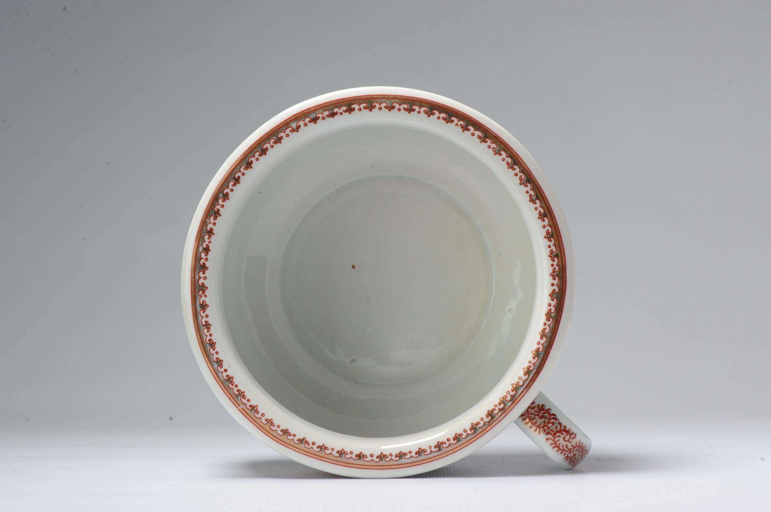Eine sehr schön gemachte  Stück

Zusätzliche Informationen:
MATERIAL: Porzellan & Töpferei
Art der Dekoration / Farbe: Mandarine, Polychromie
Herkunftsregion: China
Zeitraum: 20. Jahrhundert
Zustand: Perfekt
Abmessungen: Ø 20 x 10 H cm