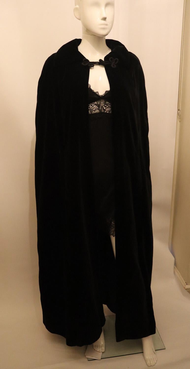 Black Vintage Quad Dark Chocolate Brown Velvet Cape with Quilted Lining For Sale