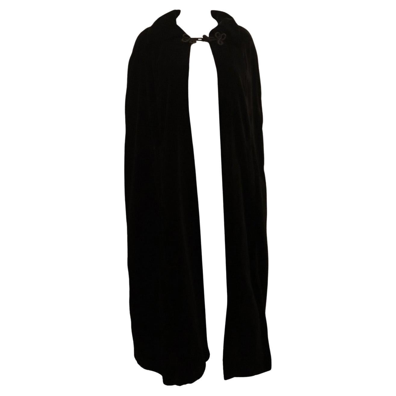 Vintage Quad Dark Chocolate Brown Velvet Cape with Quilted Lining For Sale