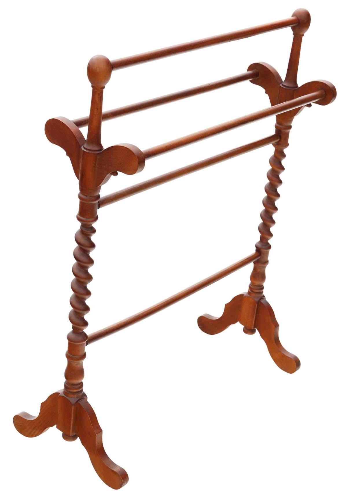 Vintage late 20th-century high-quality beech barley twist towel rail stand.

This piece boasts sturdy construction with no loose joints and no signs of woodworm.

Sure to enhance any space with its unique charm!

Overall maximum dimensions: 70cmW x