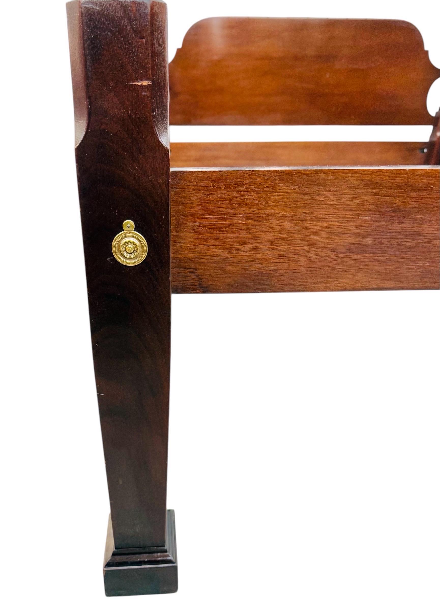 Letto a baldacchino in mogano intagliato di qualità vintage in vendita 4