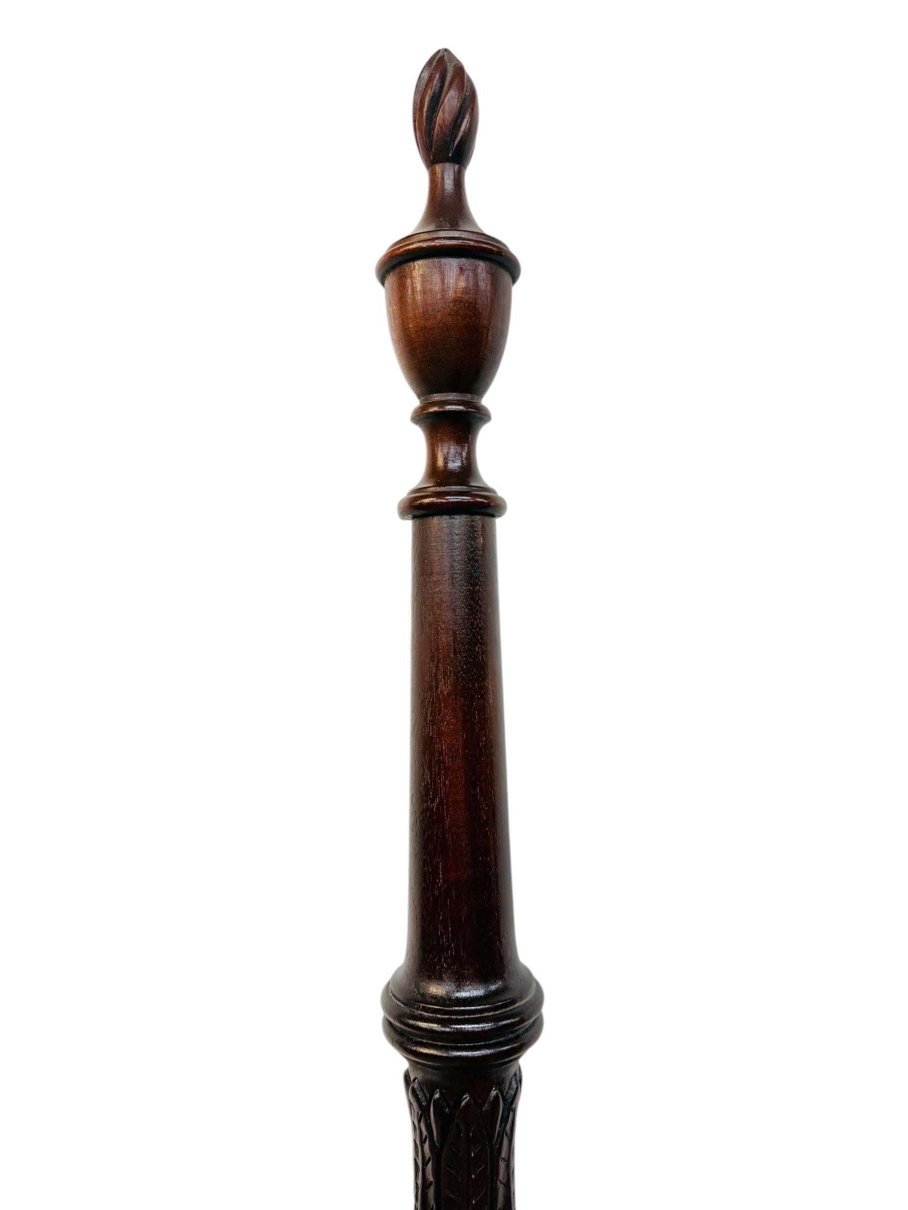 Letto a baldacchino in mogano intagliato di qualità vintage in vendita 1