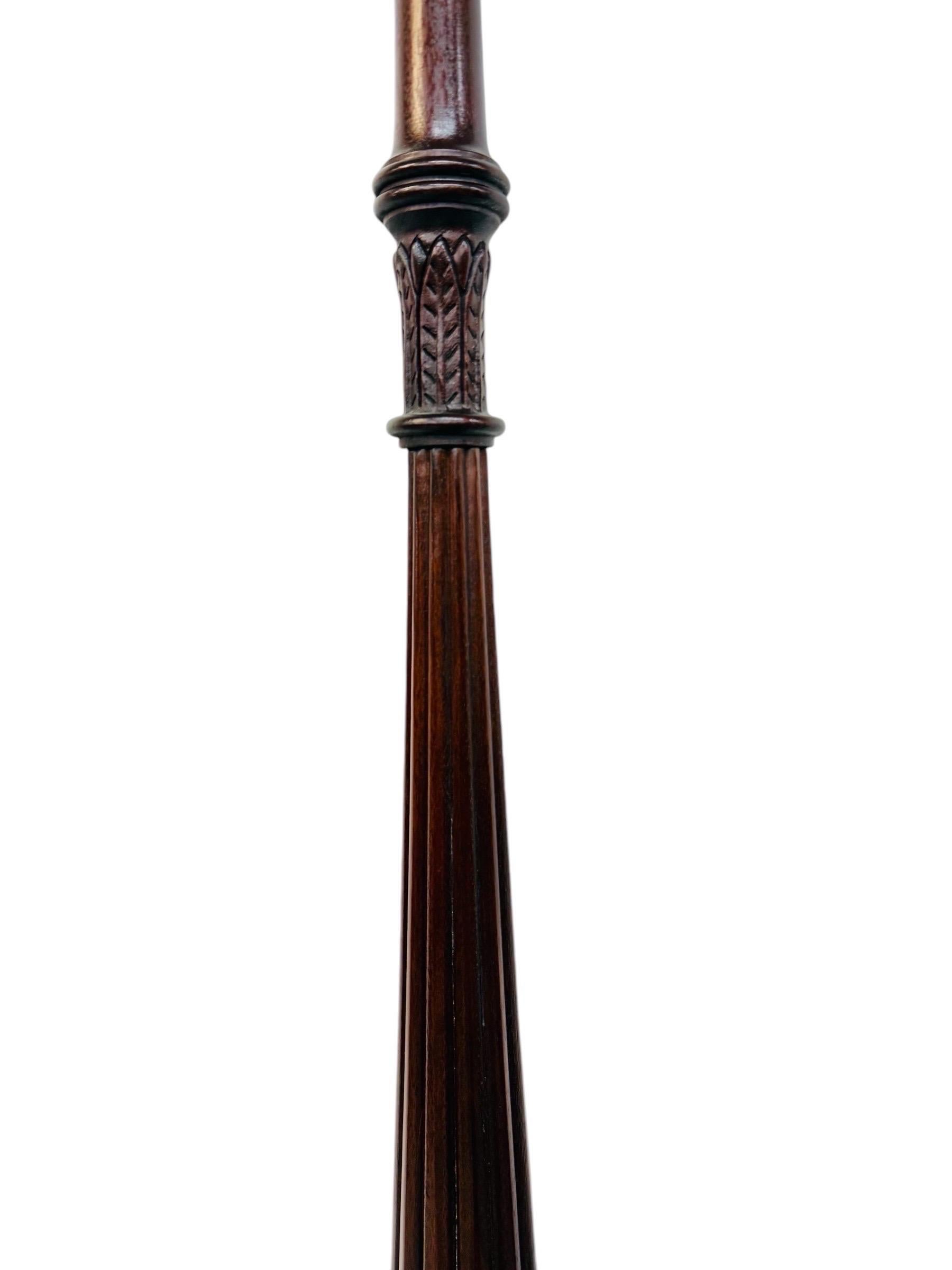 Letto a baldacchino in mogano intagliato di qualità vintage in vendita 2