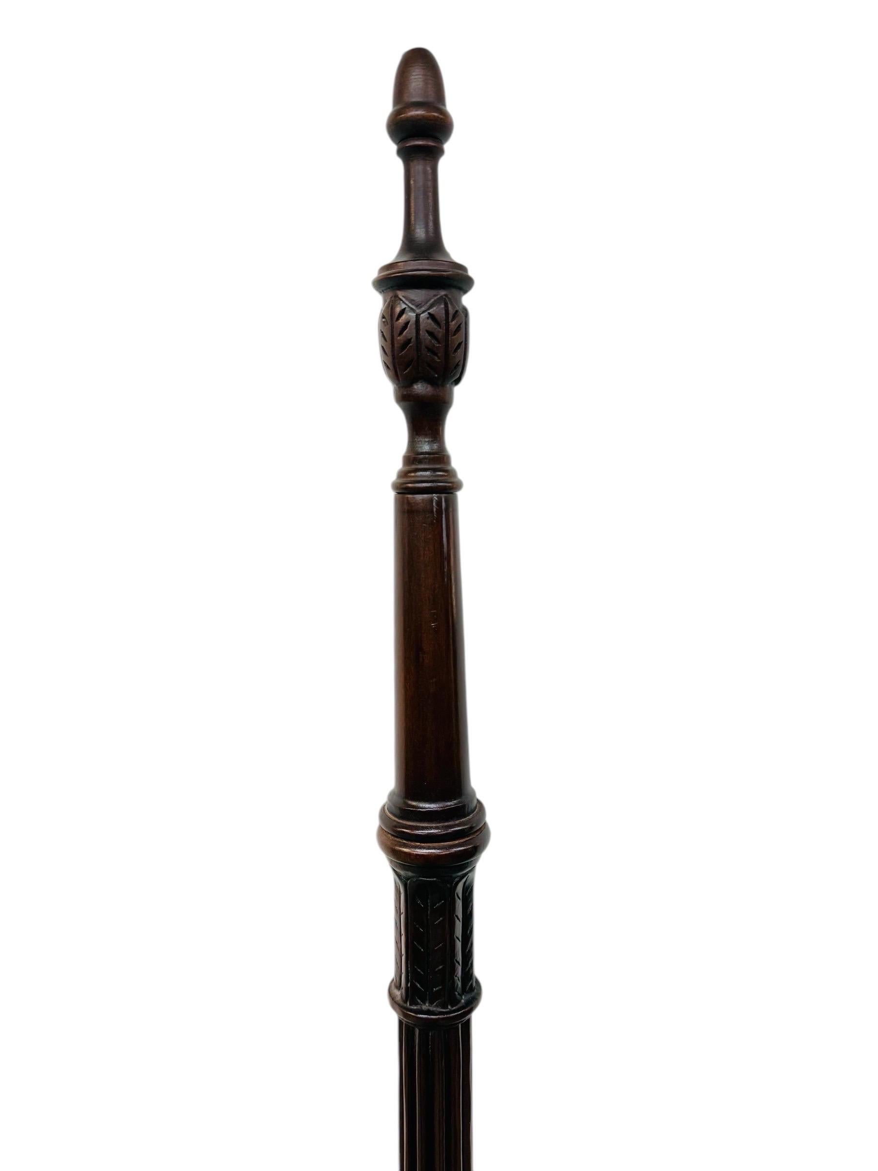 Letto a baldacchino in mogano intagliato di qualità vintage in vendita 2