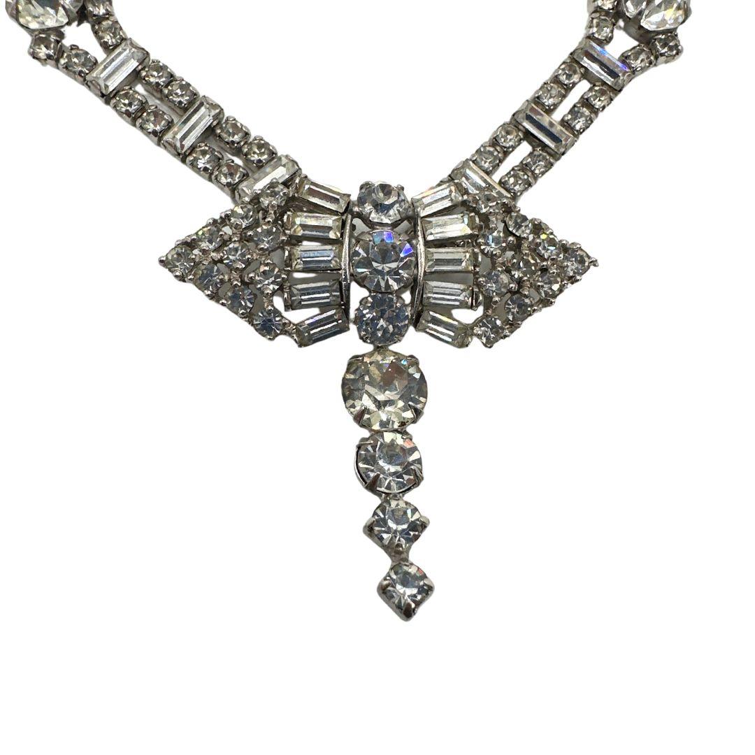 Length: 15″

Bin Code: E3 / P10

Add a touch of whimsy and vintage charm to your jewelry collection with our Vintage Quality Rhinestone Cute Butterfly Necklace. This delightful necklace showcases a dainty and adorable butterfly design, adorned with