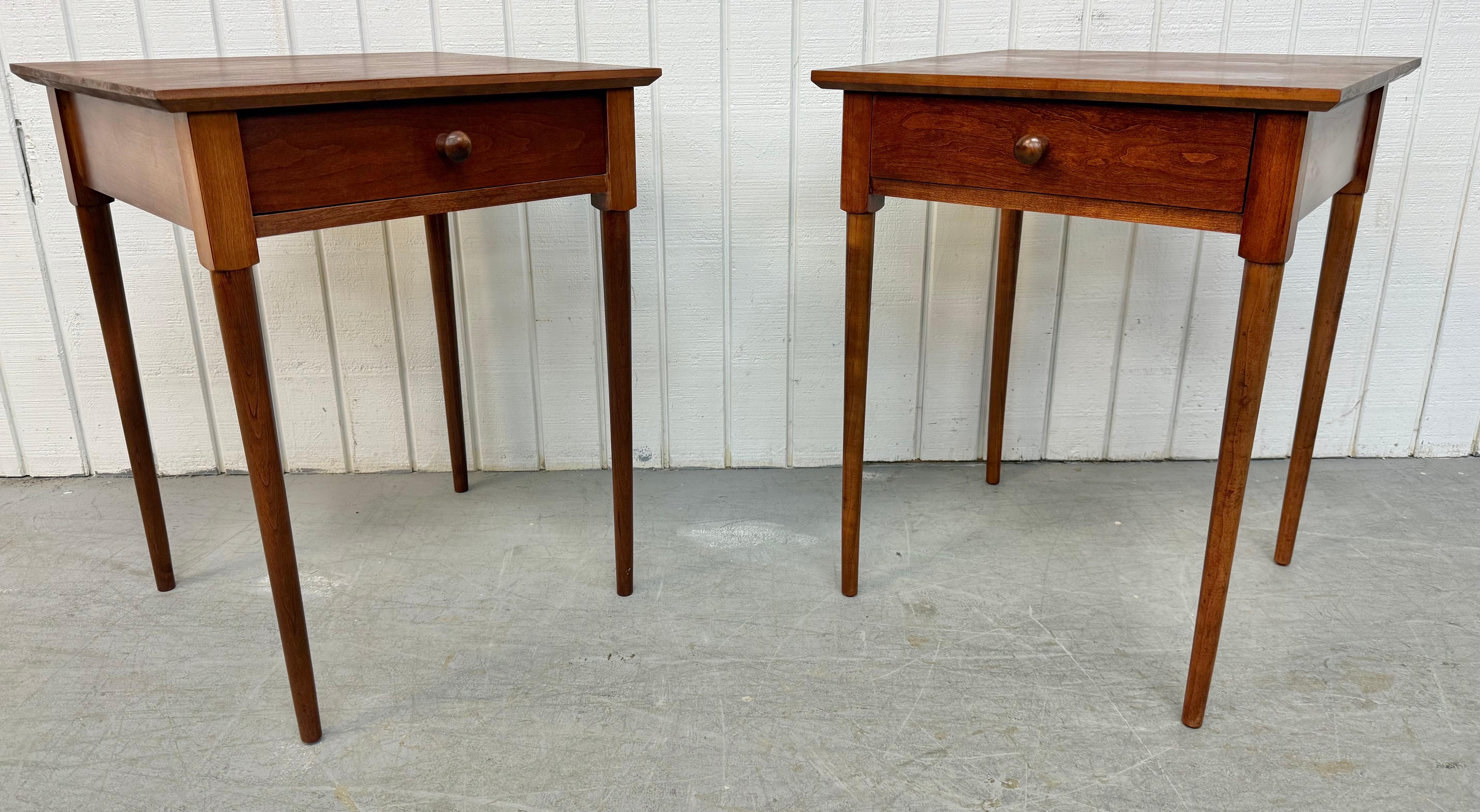 Vintage Quality Shaker Style Walnut Nightstands - Set of 2 In Good Condition For Sale In Clarksboro, NJ