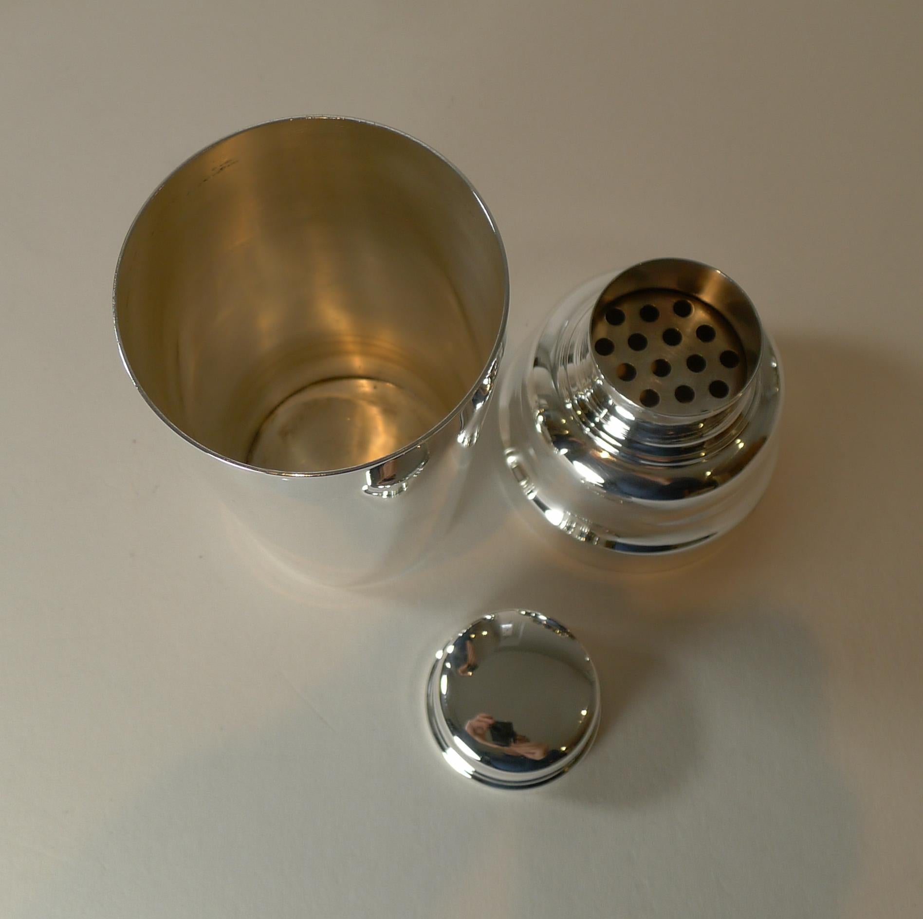 Vintage Quality Silver Plated Cocktail Shaker by Christofle, Paris, c.1935 In Good Condition For Sale In Bath, GB