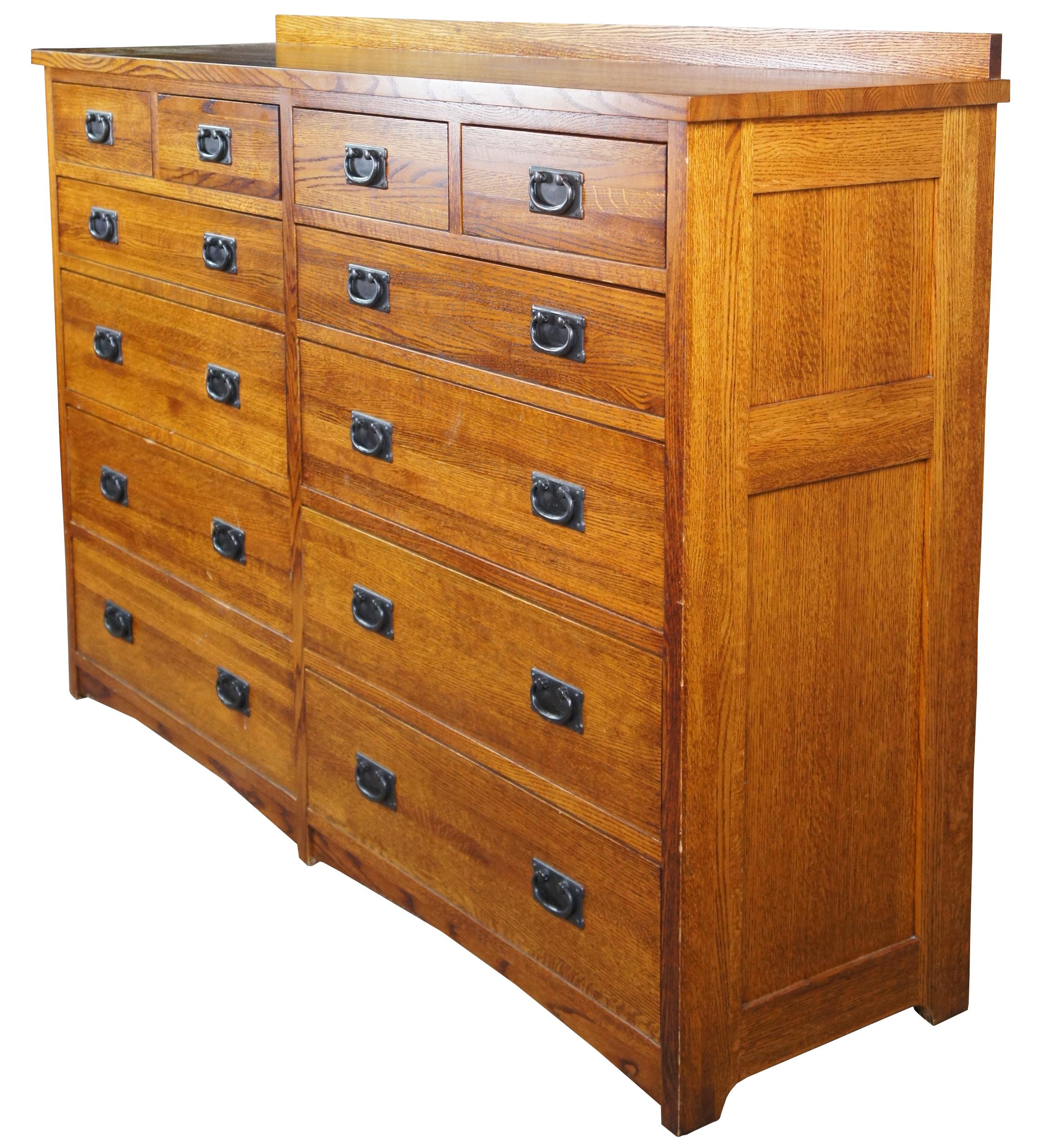 Vintage American made Amish mule style chest or double dresser. Made of quartersawn oak featuring mission styling with twelve drawers, paneled sides, and iron hardware. Michaels / Bungalow / Trend Manor #3108

Measures: 65.5