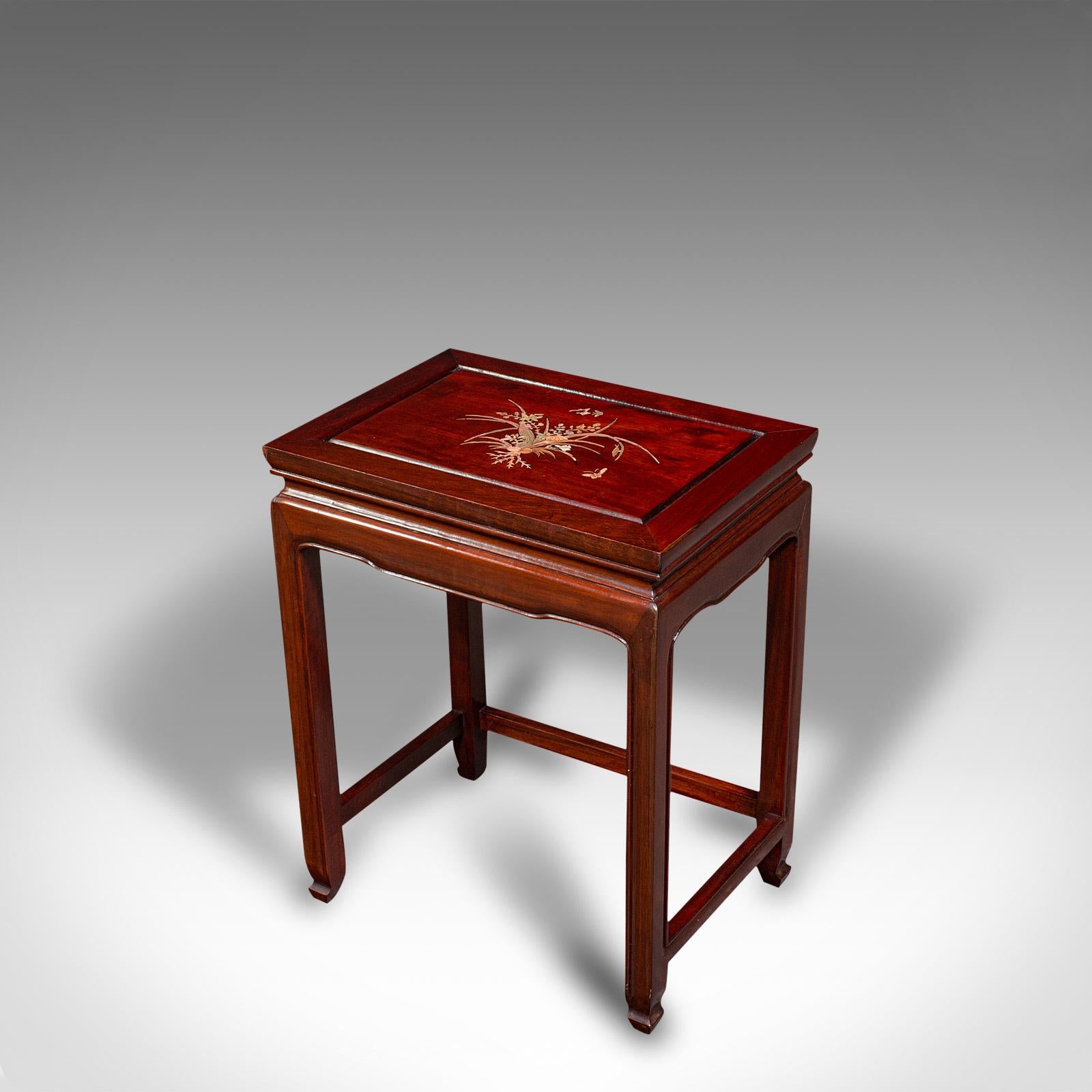 Quartetto-Nest-Tische im Vintage-Stil, chinesisch, ineinander verschachtelt, Mitte des 20. Jahrhunderts (Holz) im Angebot