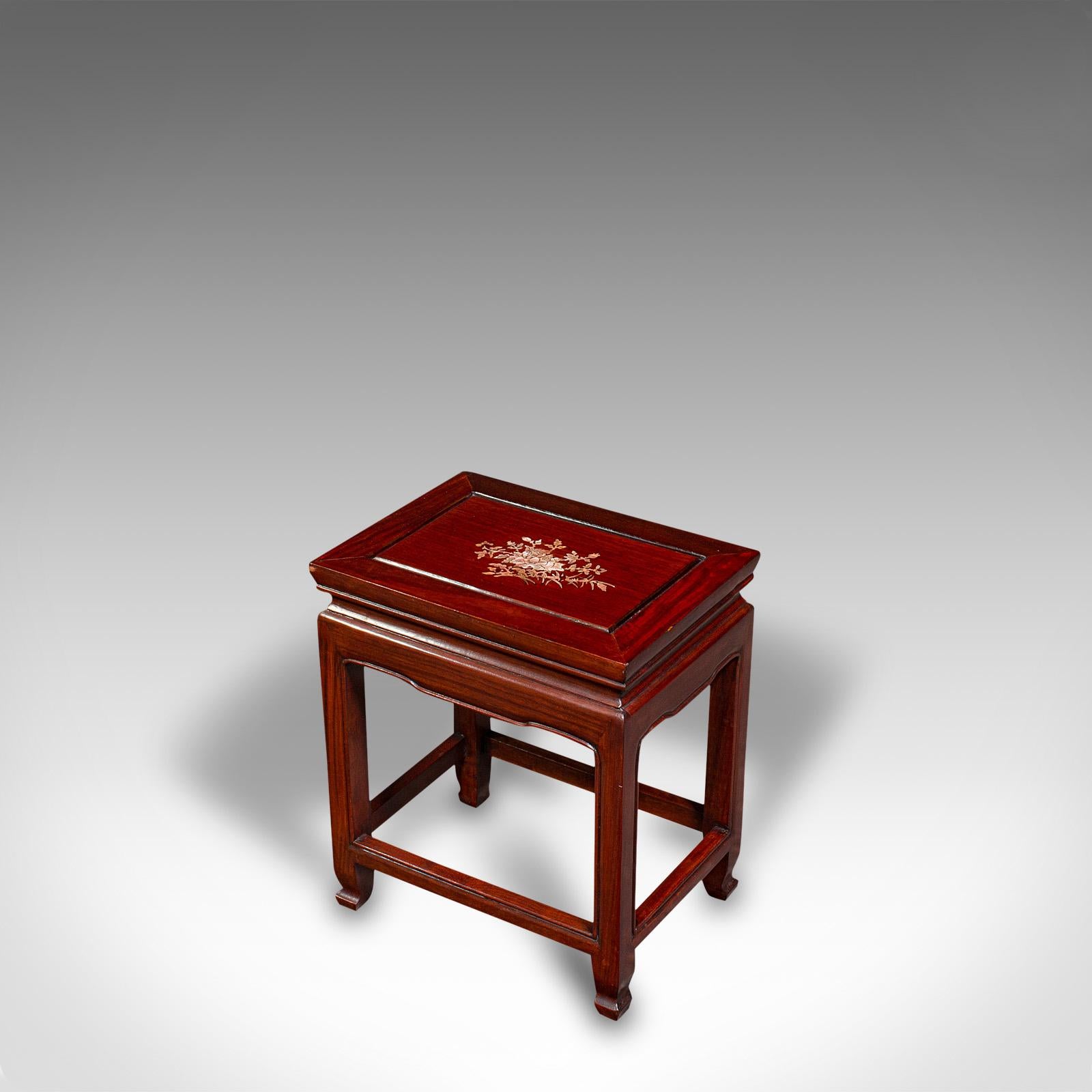 Quartetto-Nest-Tische im Vintage-Stil, chinesisch, ineinander verschachtelt, Mitte des 20. Jahrhunderts im Angebot 1