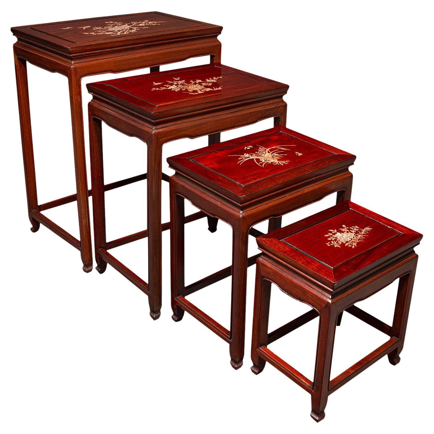 Quartetto-Nest-Tische im Vintage-Stil, chinesisch, ineinander verschachtelt, Mitte des 20. Jahrhunderts