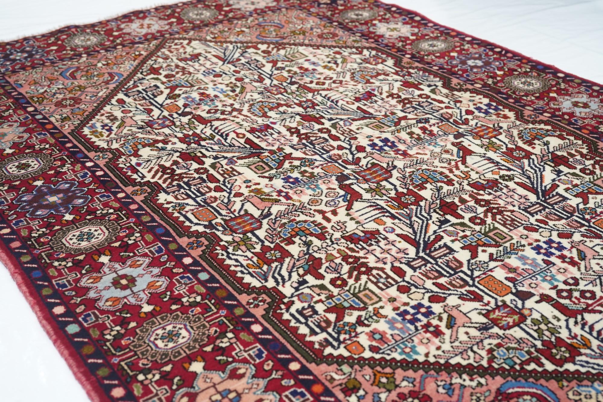 Feiner persischer Quashkai-Teppich 4'3'' x 6'5'' (Wolle) im Angebot