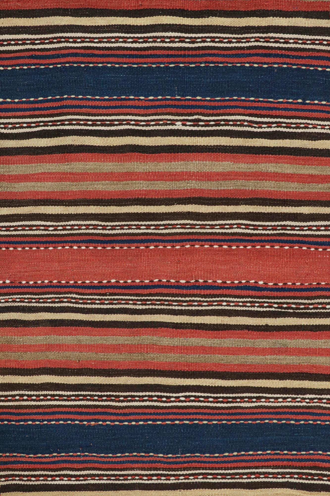Quchan Persischer Kelim in polychromen Streifen, Vintage (Stammeskunst) im Angebot