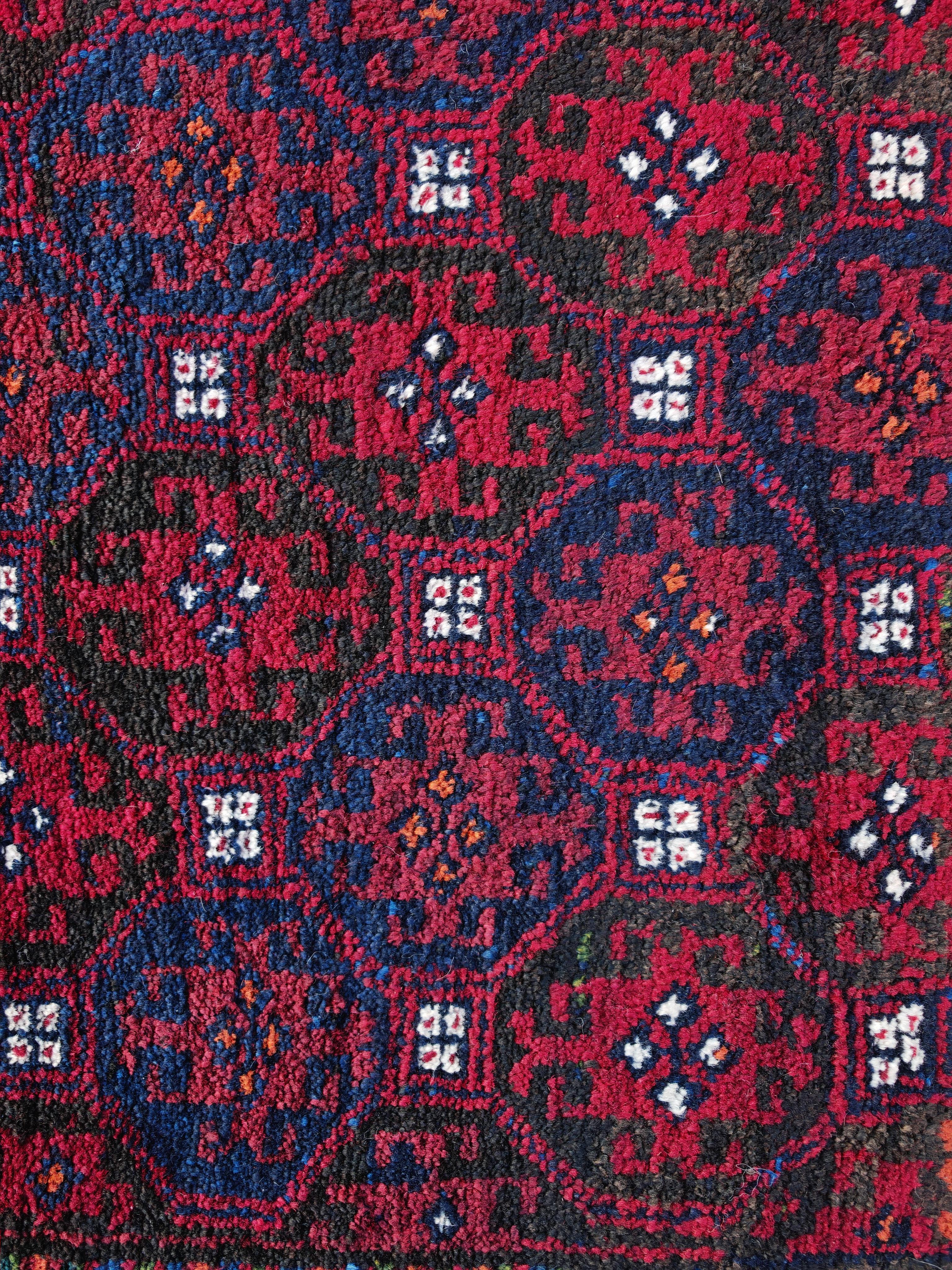 Vintage Quchan Rug hand-woven by Kurdish tribes, 1940s im Angebot 3