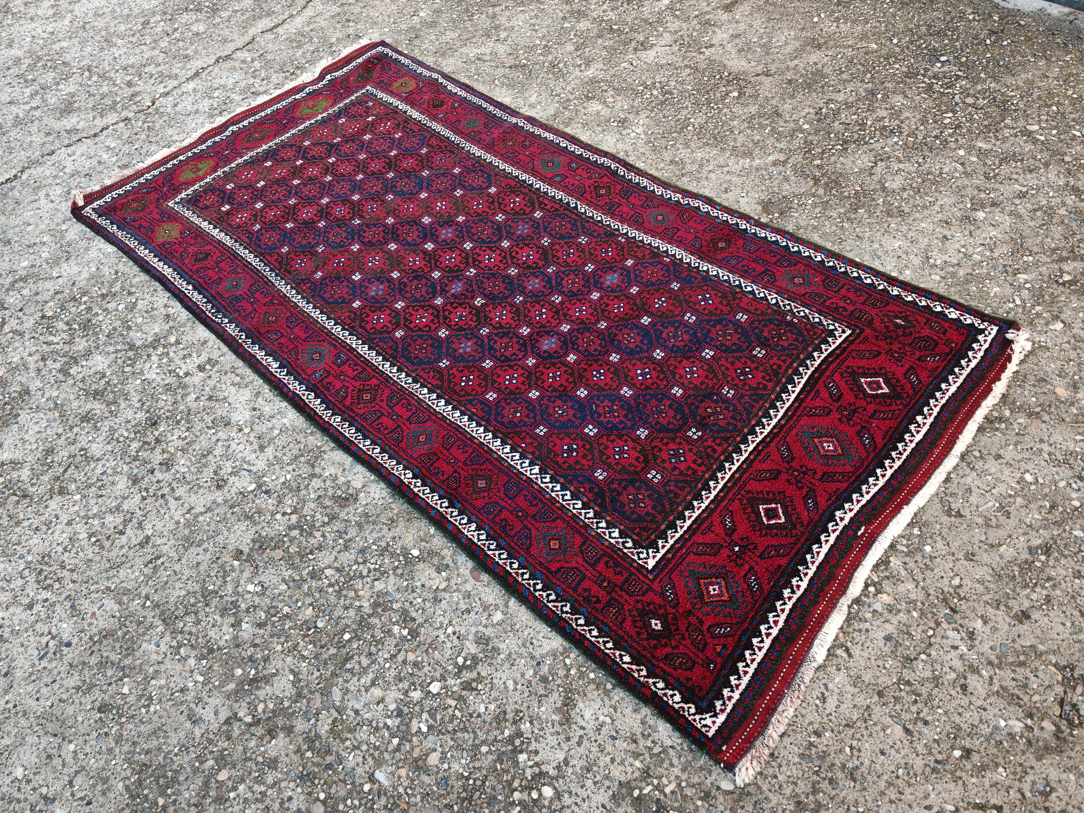 Vintage Quchan Rug hand-woven by Kurdish tribes, 1940s im Zustand „Gut“ im Angebot in Beograd, RS
