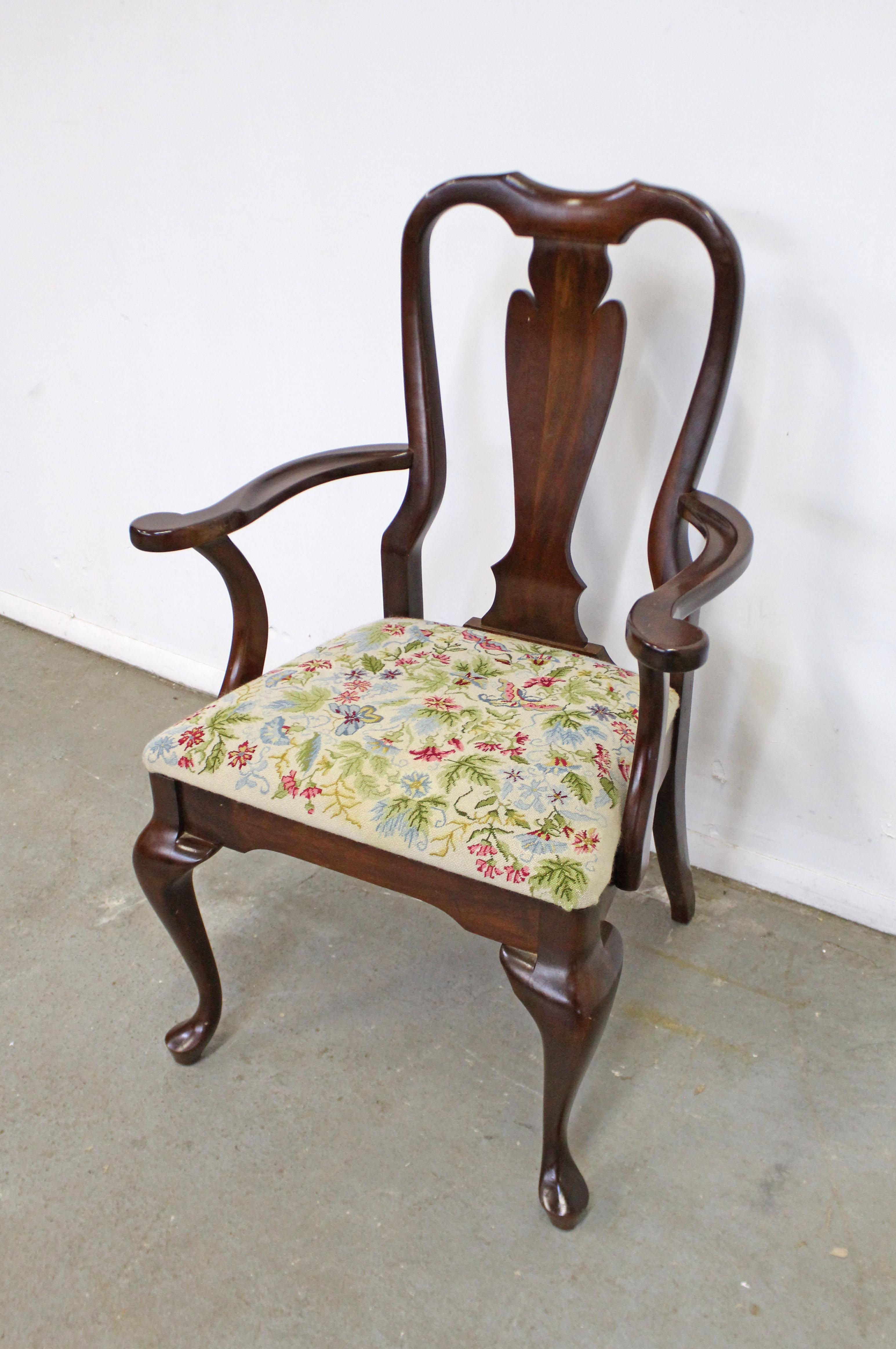 Américain Fauteuil de salle à manger vintage à fleurs en cerisier Queen Anne