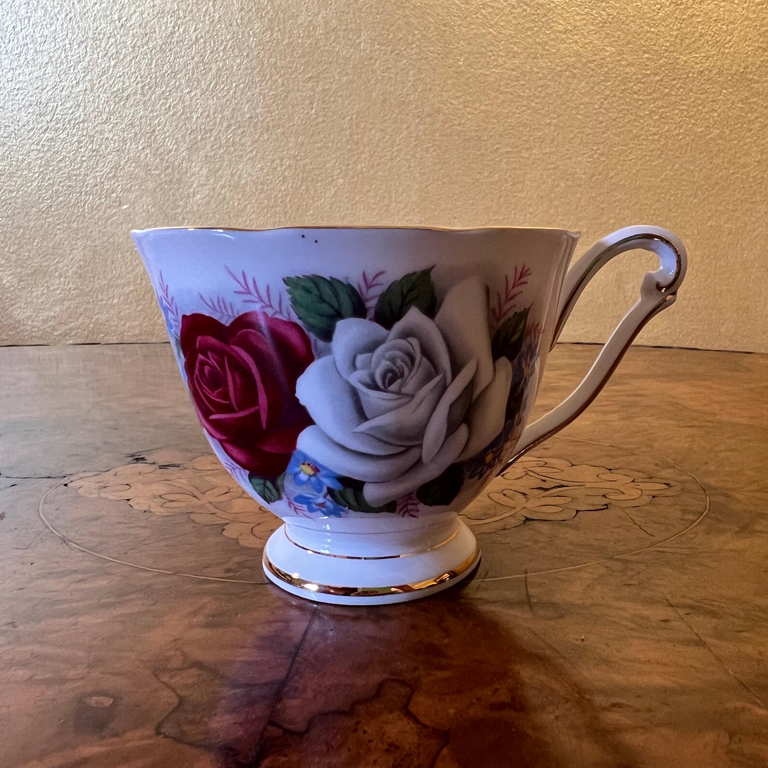 20th Century Vintage Queen Anne Duet Tea Cup Trio Set For Sale