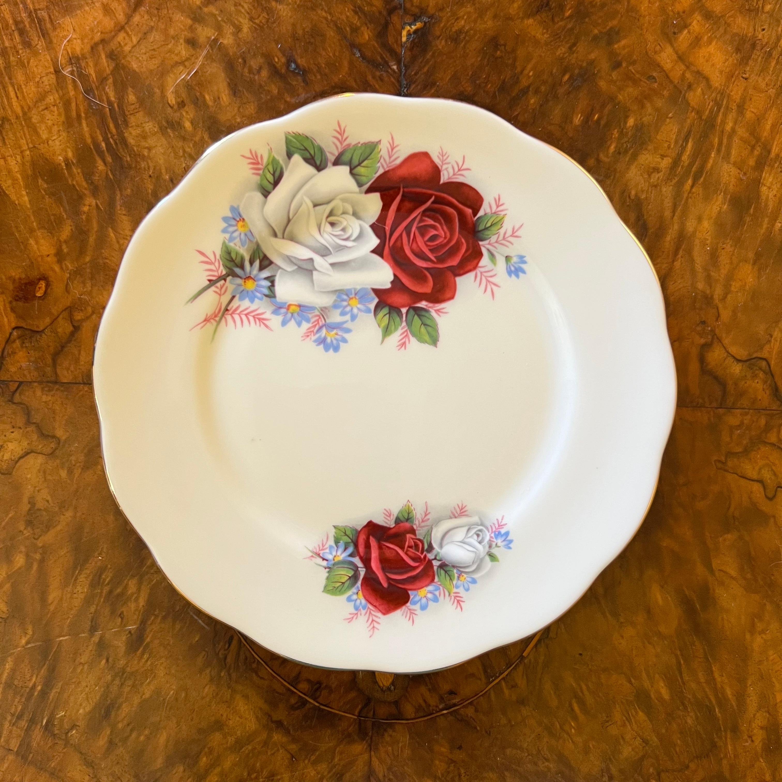 Vintage Queen Anne Duet Tea Cup Trio Set For Sale 3