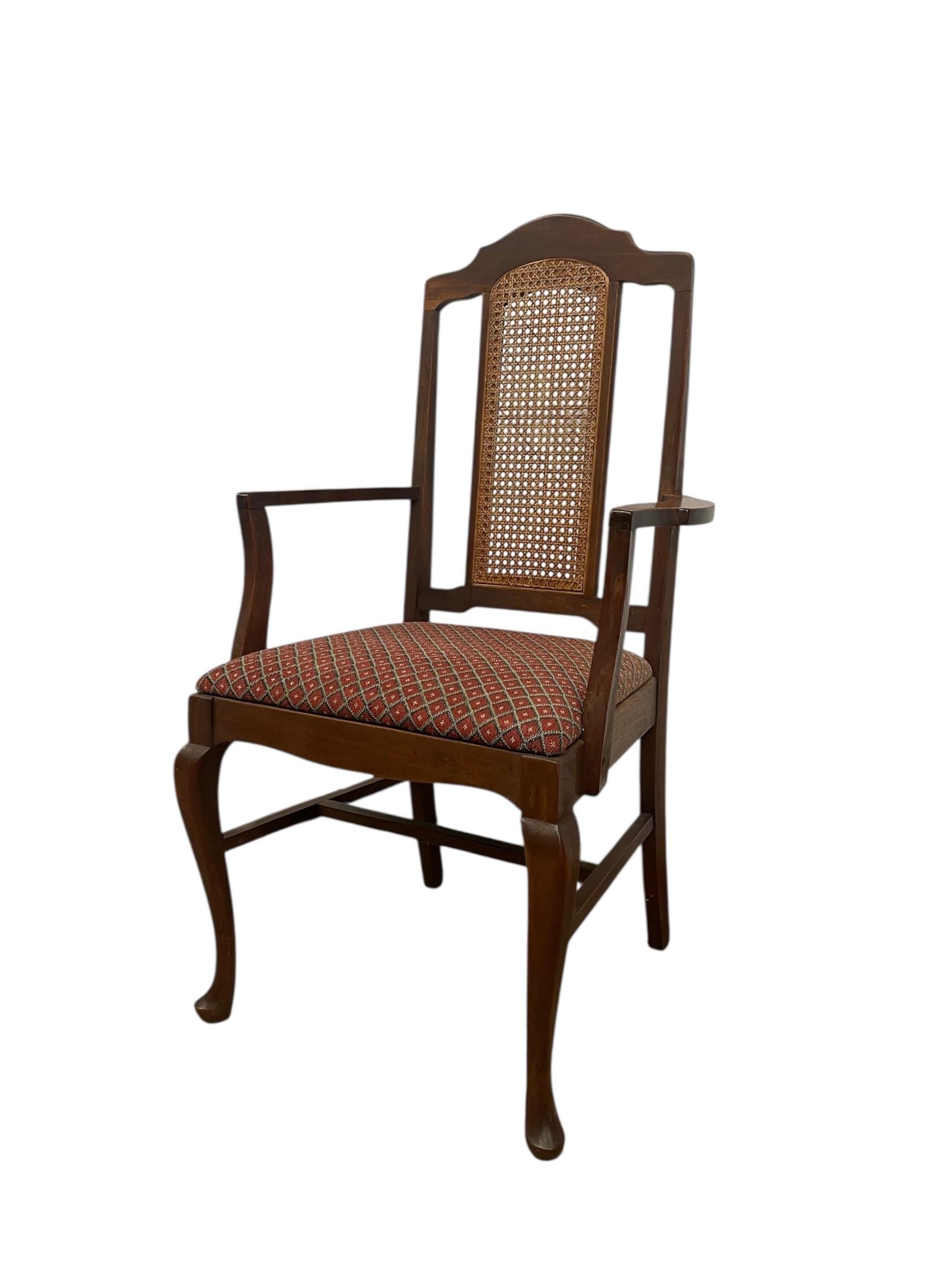 Chaise vintage à dossier canné de style Queen Anne avec pieds en cabriole Bon état - En vente à Seattle, WA