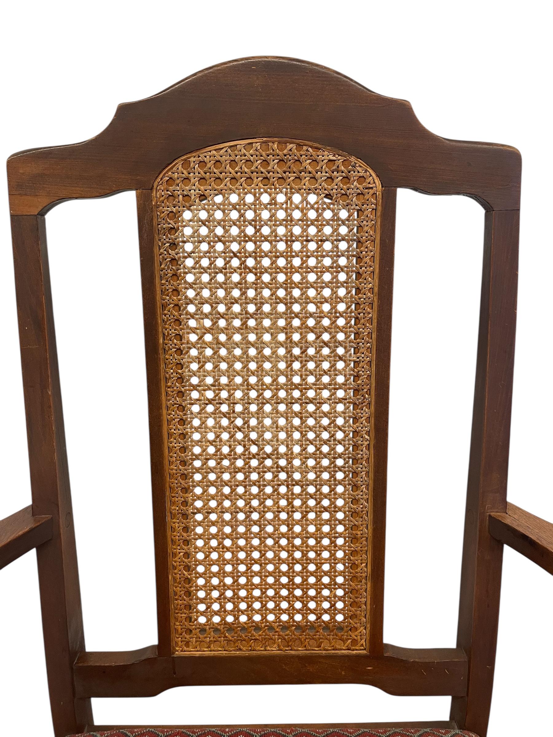 Chaise vintage à dossier canné de style Queen Anne avec pieds en cabriole en vente 1