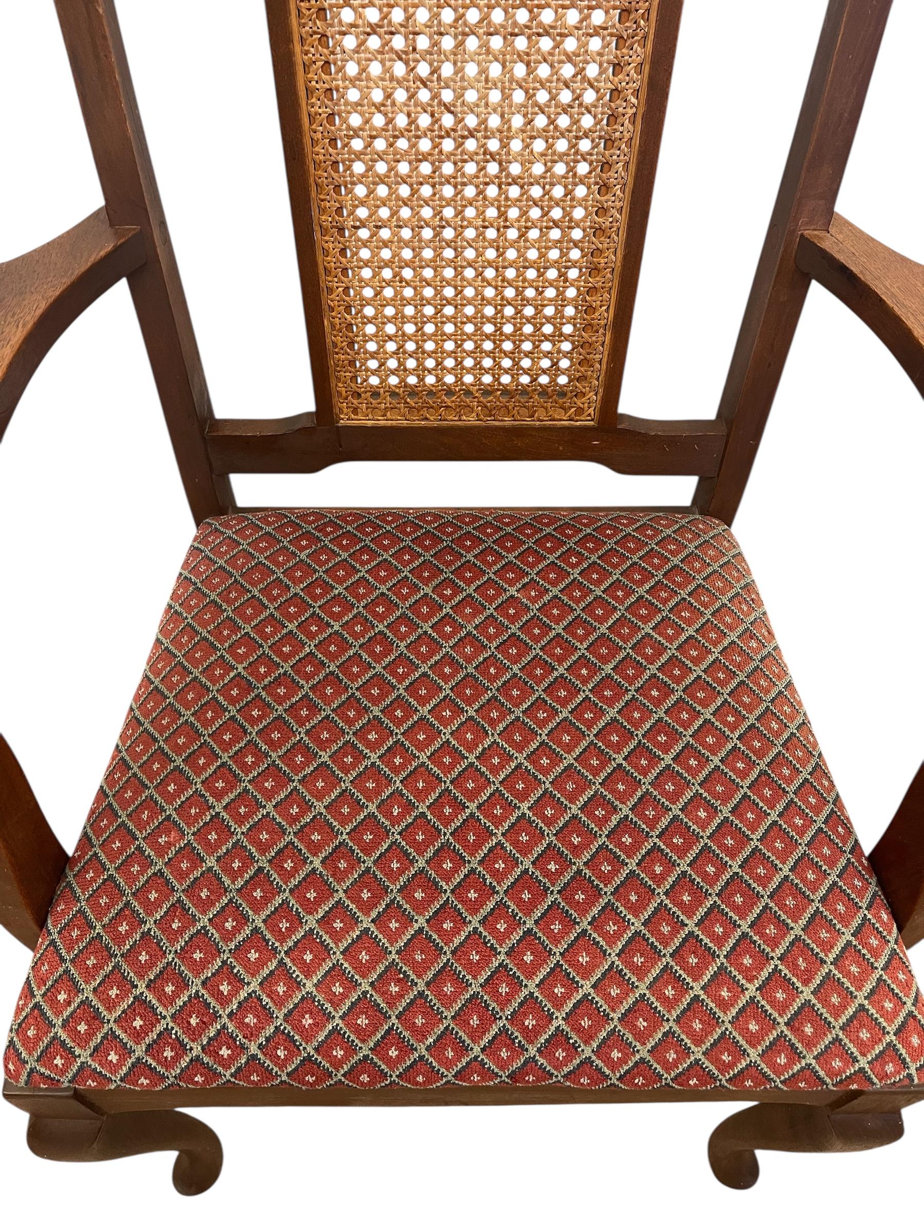 Chaise vintage à dossier canné de style Queen Anne avec pieds en cabriole en vente 2