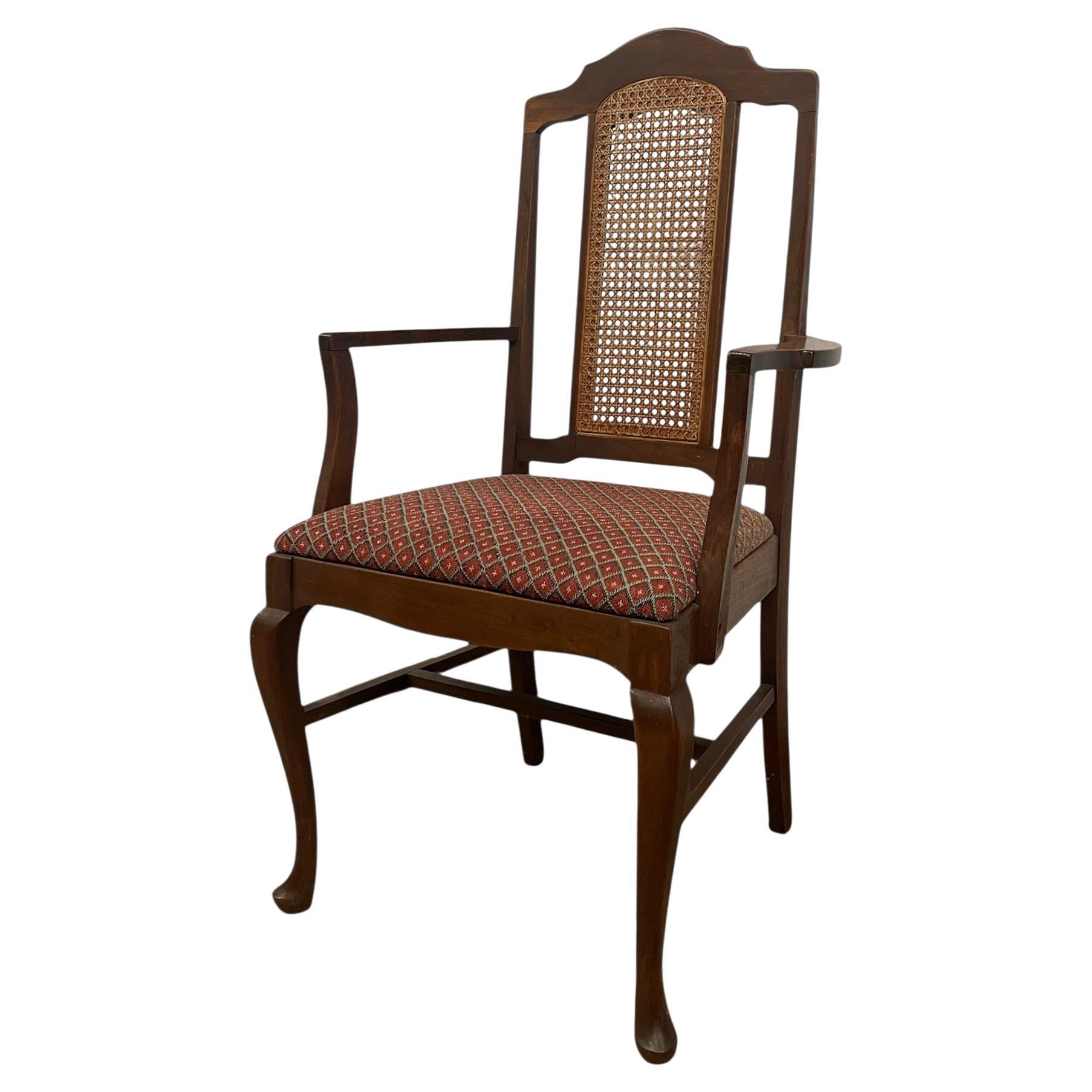 Chaise vintage à dossier canné de style Queen Anne avec pieds en cabriole en vente