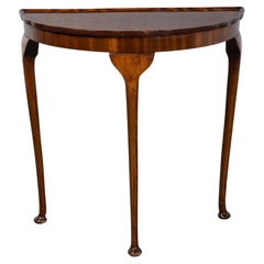 Table d'appoint ou console de hall de style Queen Anne vintage, en noyer, de forme demi-lune