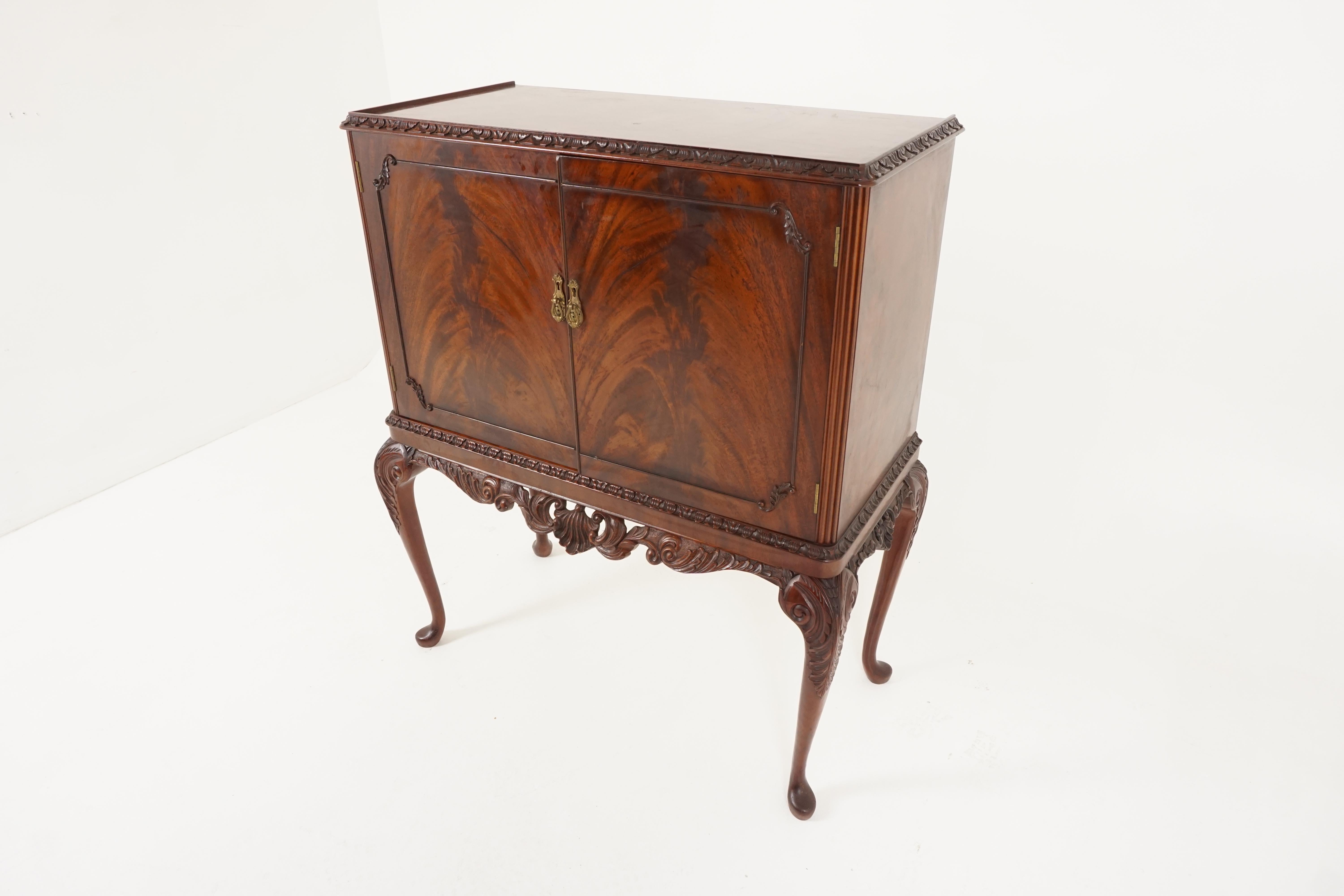 Milieu du XXe siècle Vieille armoire à cocktails en acajou flammé de style Queen Anne:: Ecosse 1930:: B2241