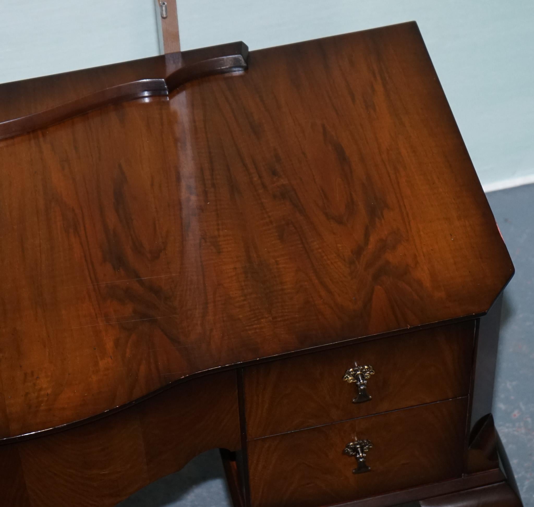 VINTAGE QUEEN ANNE STYLE LEGS DRESSING TABLE VANITY WITH LARGE MiRROR For Sale 3