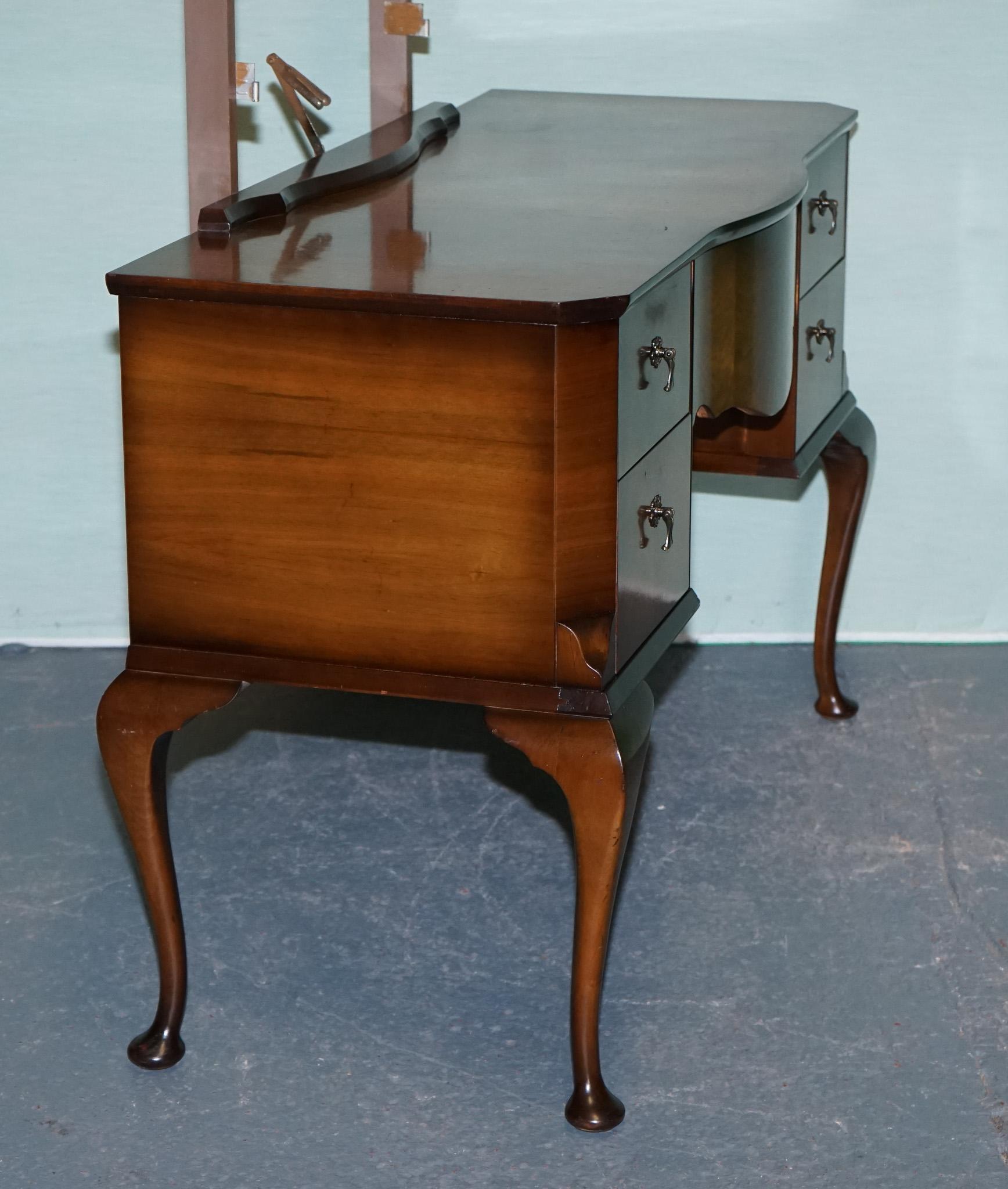 VINTAGE QUEEN ANNE STYLE LEGS DRESSING TABLE VANITY WITH LARGE MiRROR For Sale 4