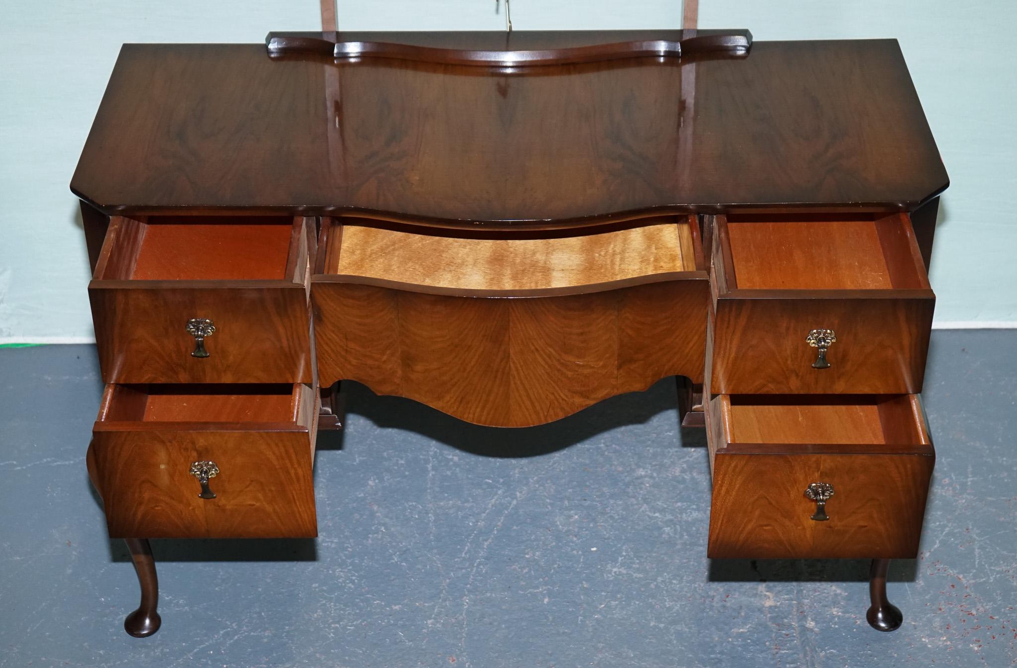 Hardwood VINTAGE QUEEN ANNE STYLE LEGS DRESSING TABLE VANITY WITH LARGE MiRROR For Sale