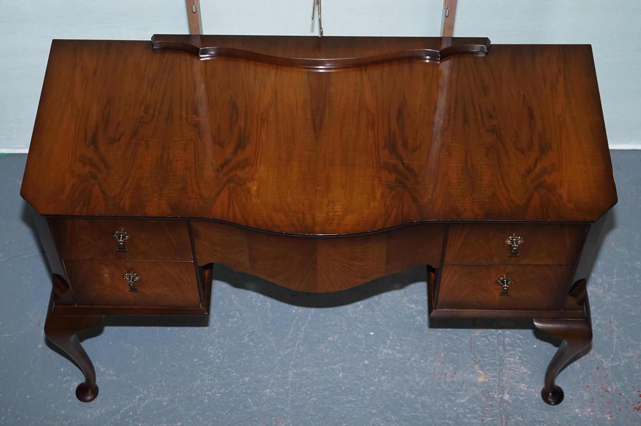 VINTAGE QUEEN ANNE STYLE LEGS DRESSING TABLE VANITY WITH LARGE MiRROR For Sale 1