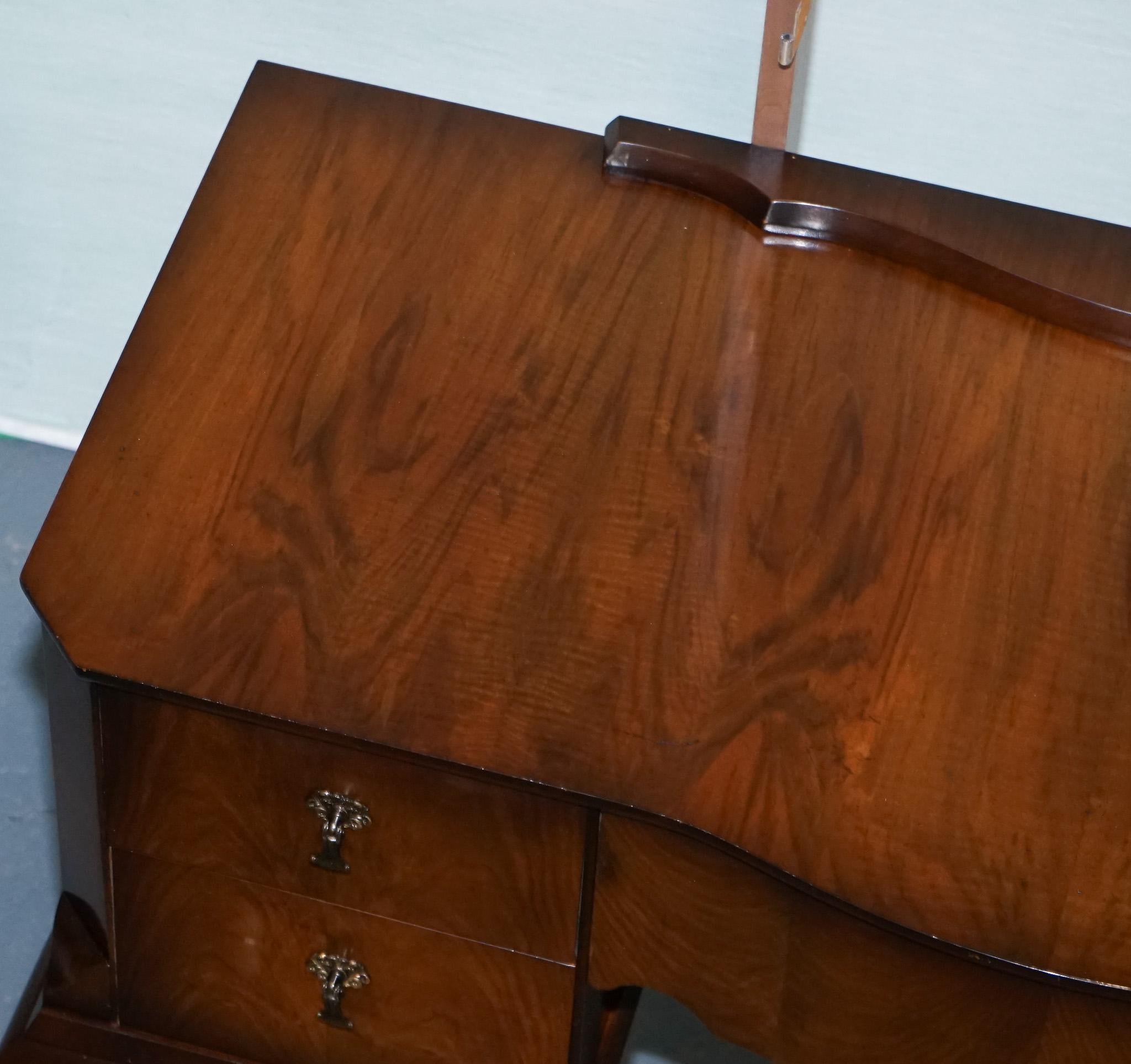 VINTAGE QUEEN ANNE STYLE LEGS DRESSING TABLE VANITY WITH LARGE MiRROR For Sale 2