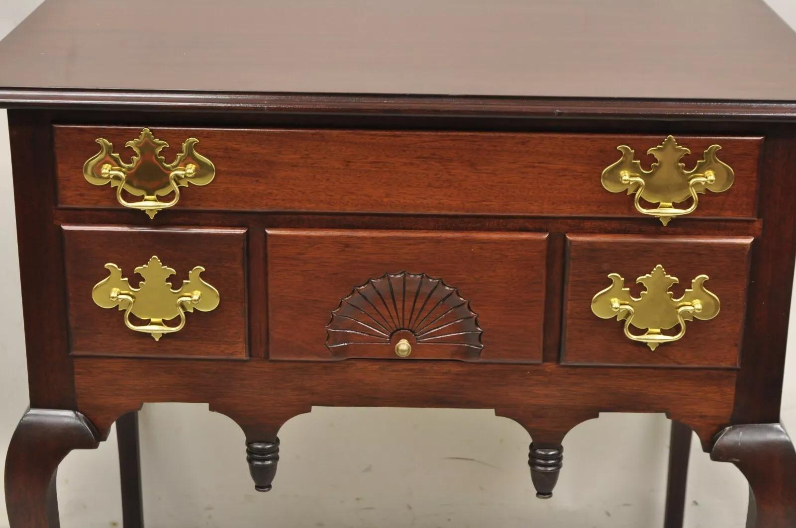 Lowboy-Kommode aus Mahagoni im Queen Anne-Stil mit 4 Schubladen und Silberwaren, Vintage (Unbekannt) im Angebot