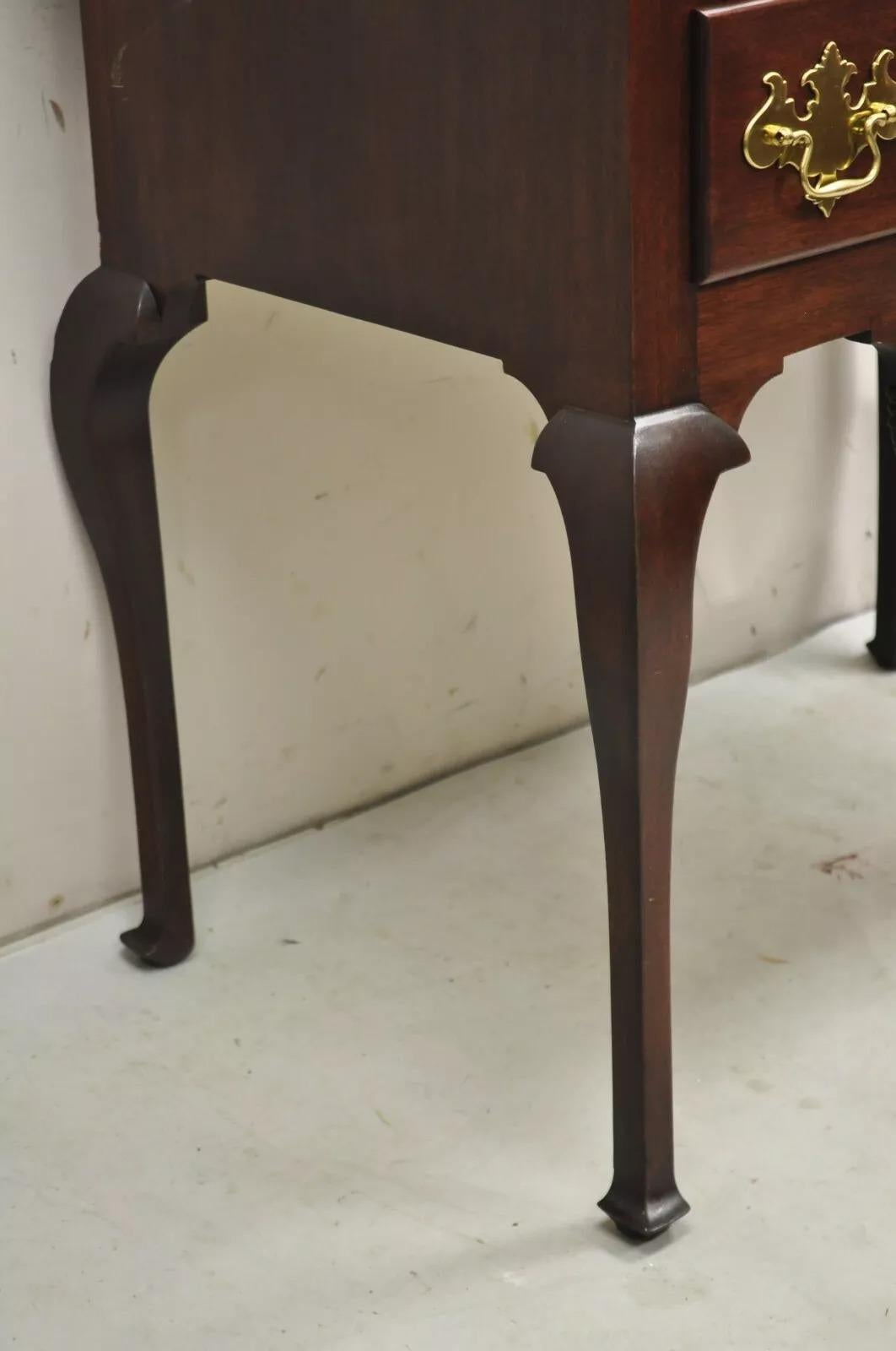 Lowboy-Kommode aus Mahagoni im Queen Anne-Stil mit 4 Schubladen und Silberwaren, Vintage (20. Jahrhundert) im Angebot