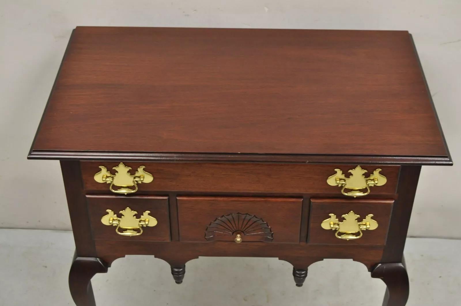 Lowboy-Kommode aus Mahagoni im Queen Anne-Stil mit 4 Schubladen und Silberwaren, Vintage im Angebot 1