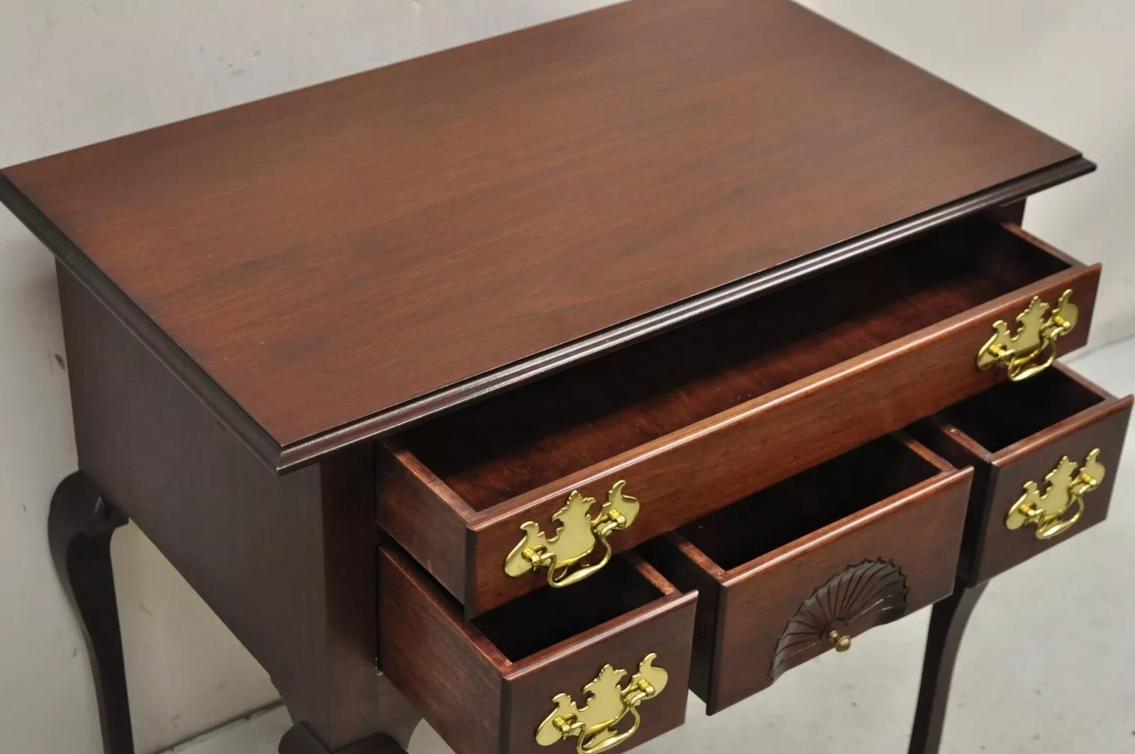 Lowboy-Kommode aus Mahagoni im Queen Anne-Stil mit 4 Schubladen und Silberwaren, Vintage im Angebot 3