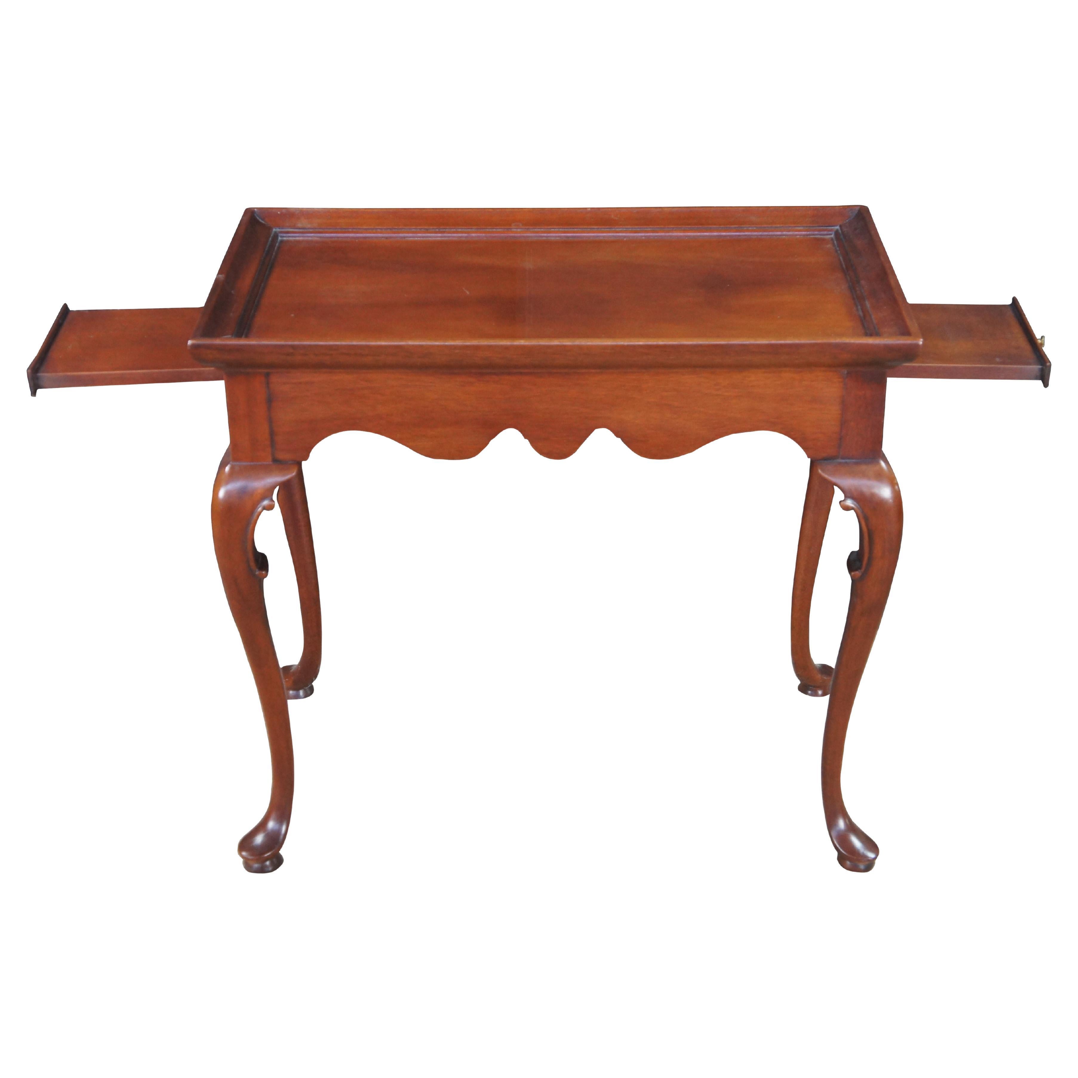 Vintage Queen Anne Style Mahogany Serpentine Gallery Tea Candle Tray Table 30" in vendita