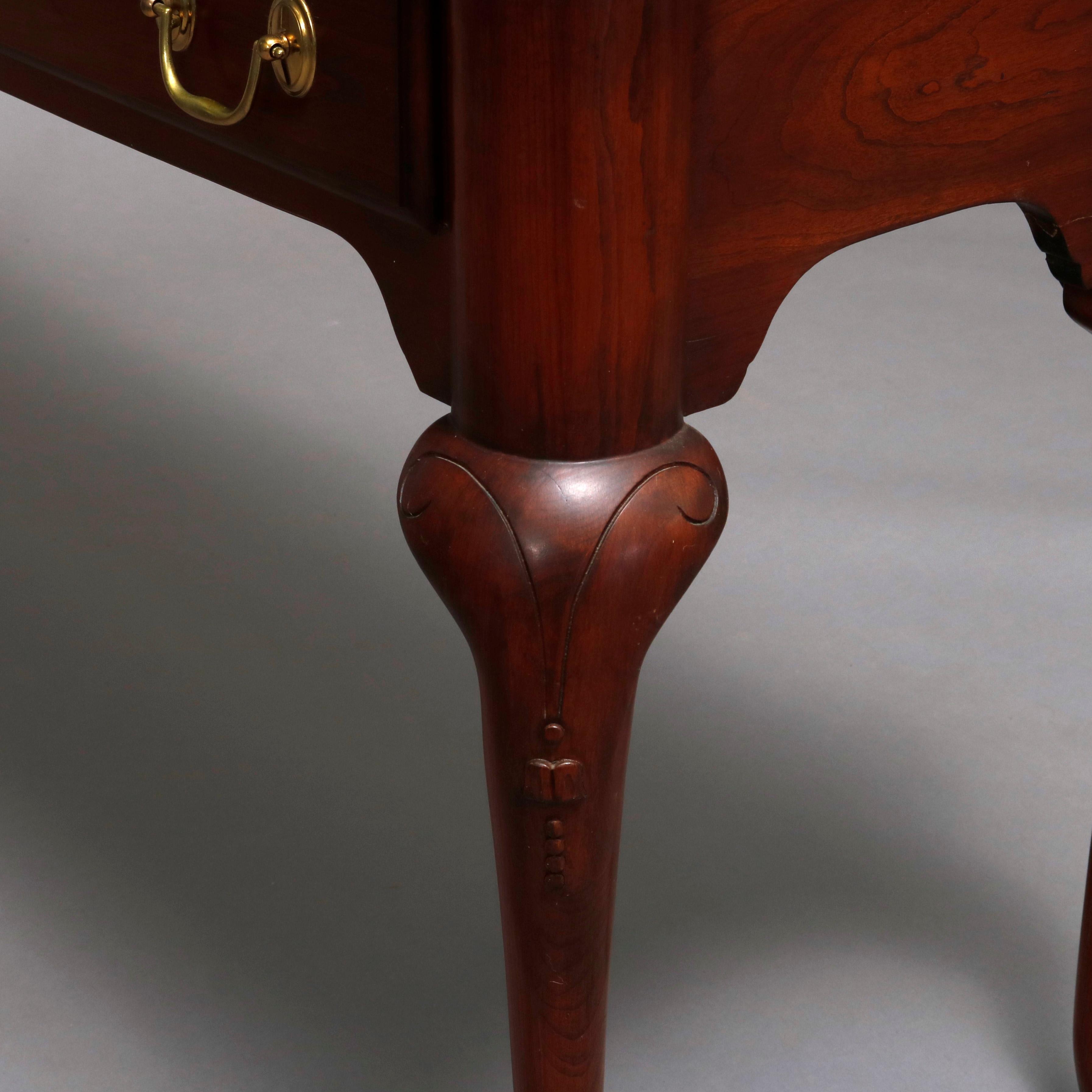 Vintage Queen Anne Style Mahogany Sofa Table by Harden, 20th Century In Good Condition In Big Flats, NY