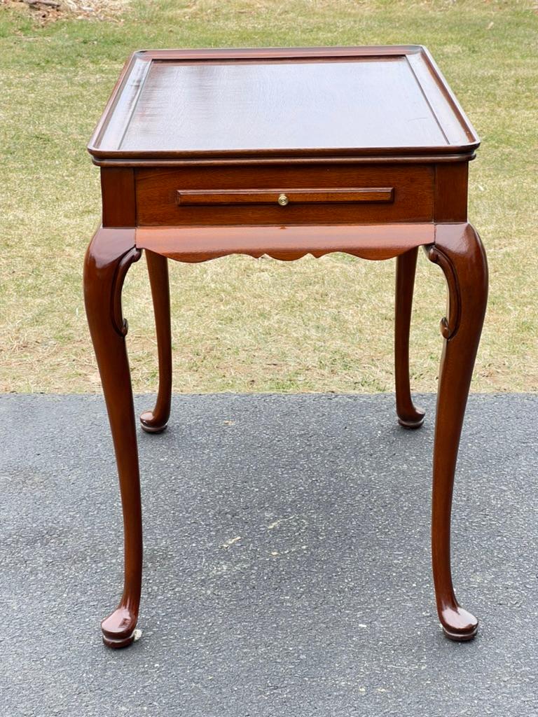 American Vintage Queen Anne Style Mahogany Tea Table For Sale