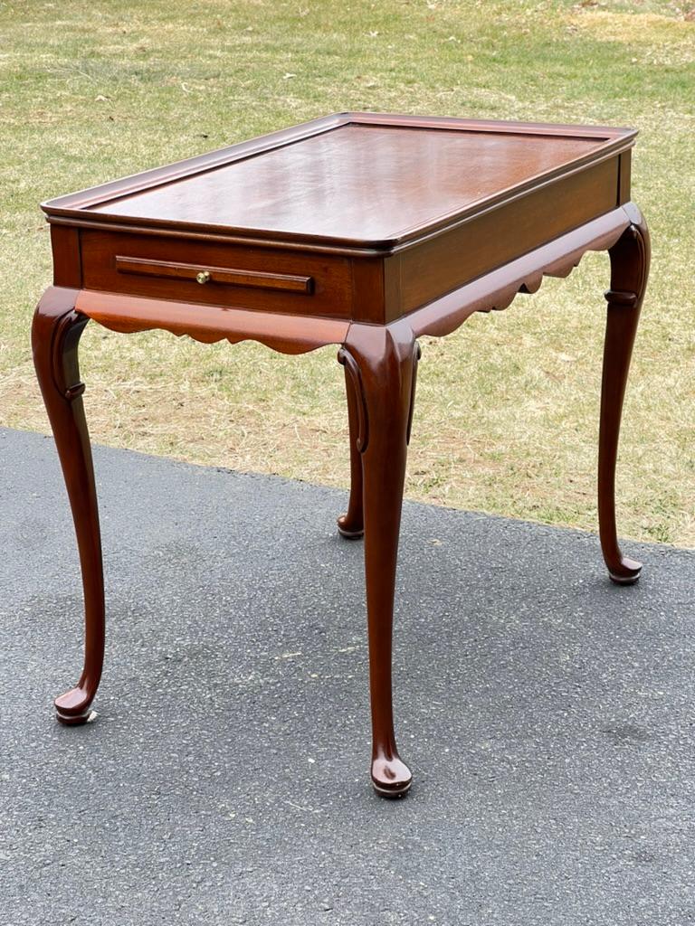Vintage Queen Anne Style Mahogany Tea Table In Good Condition For Sale In Westfield, MA